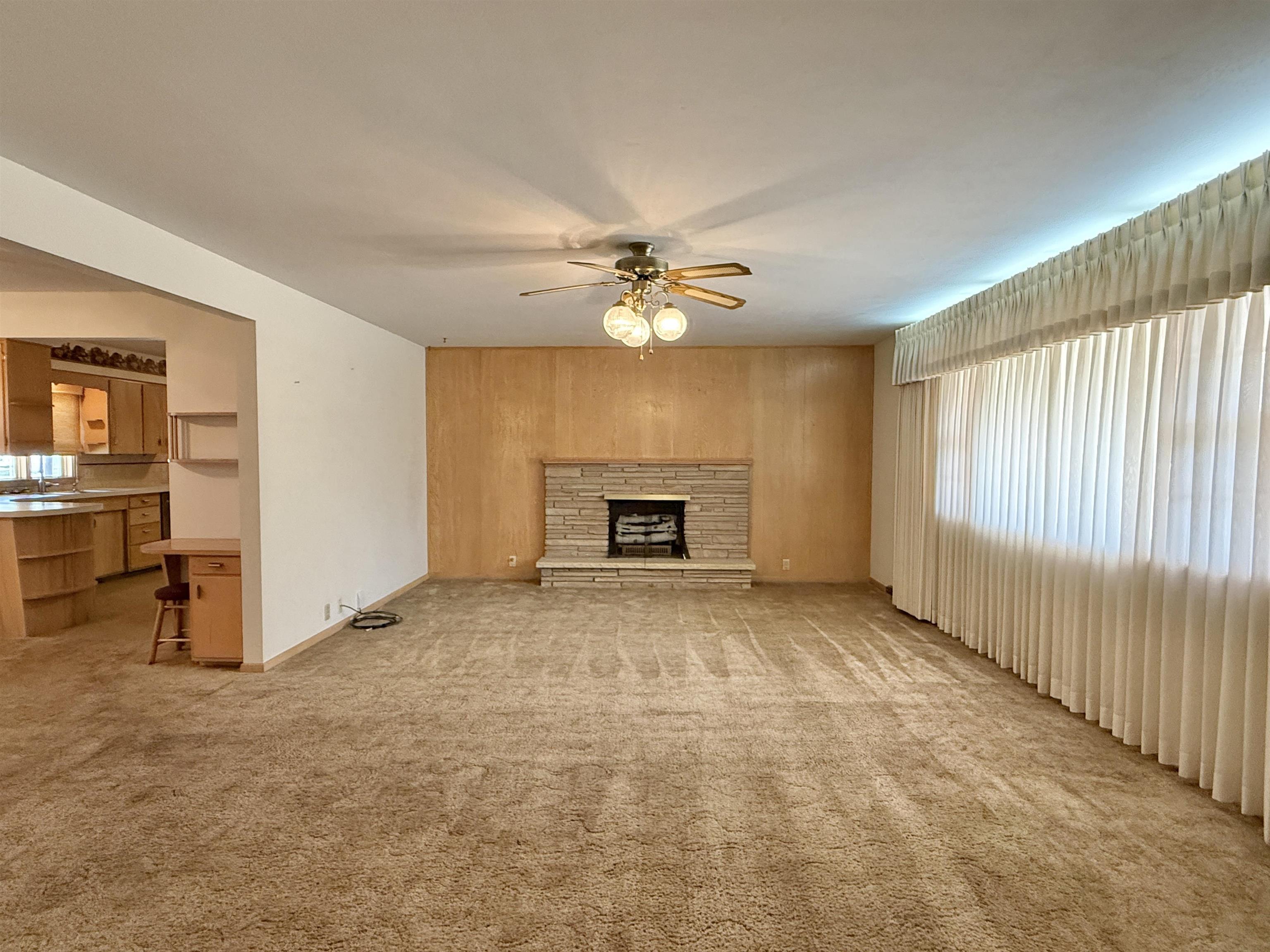 207 S Park Ave Property Photo 4