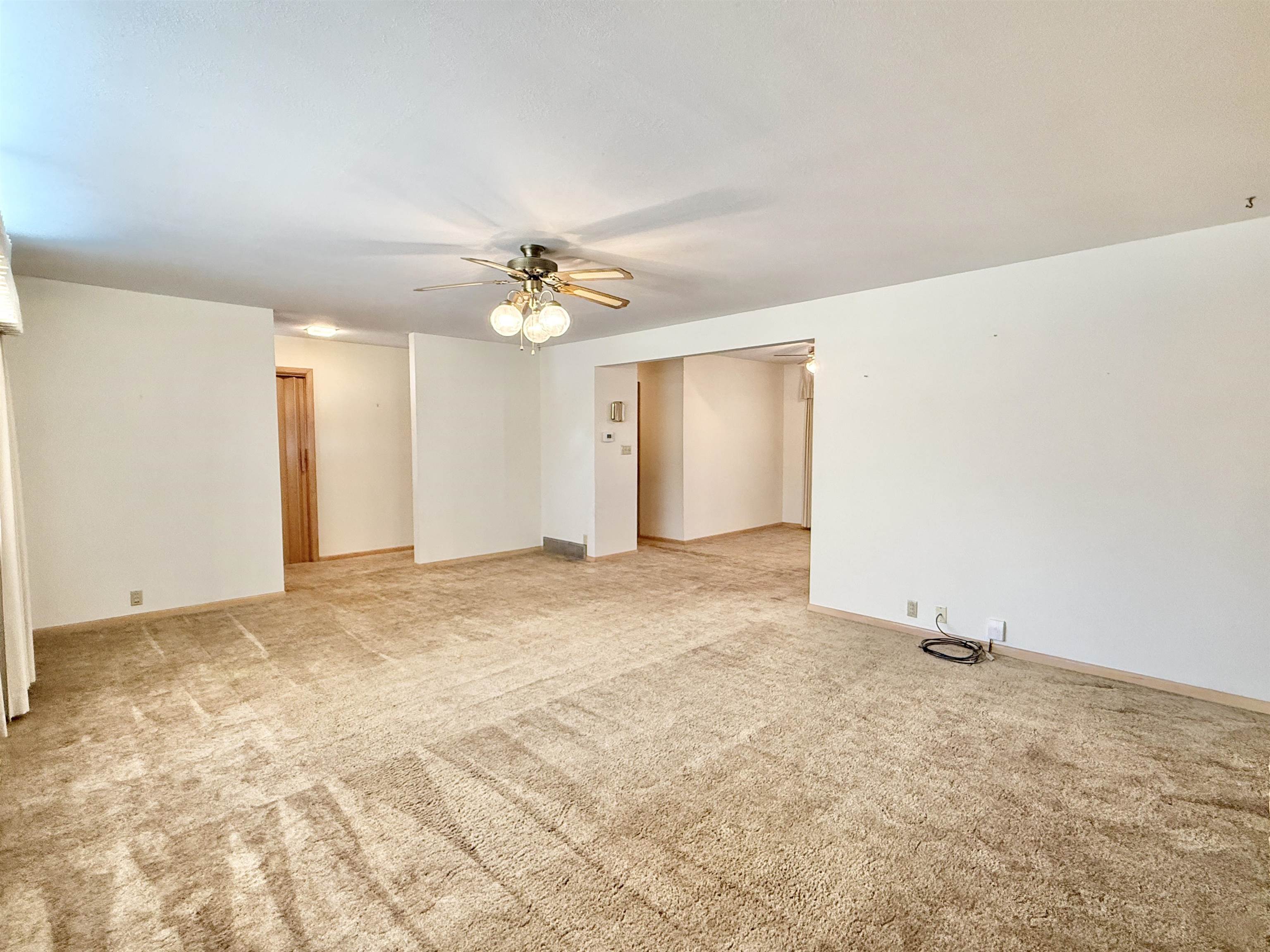 207 S Park Ave Property Photo 6