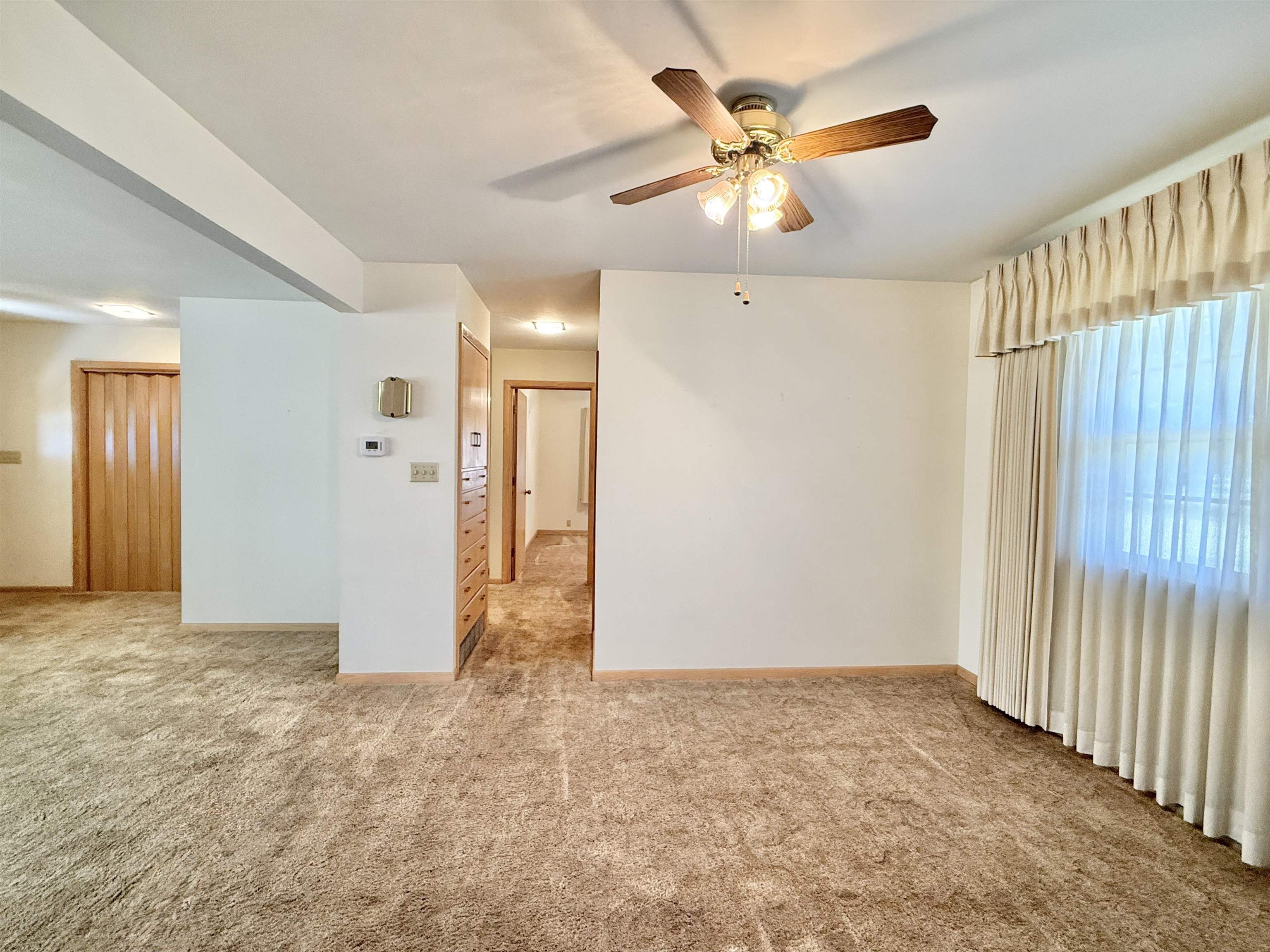 207 S Park Ave Property Photo 8