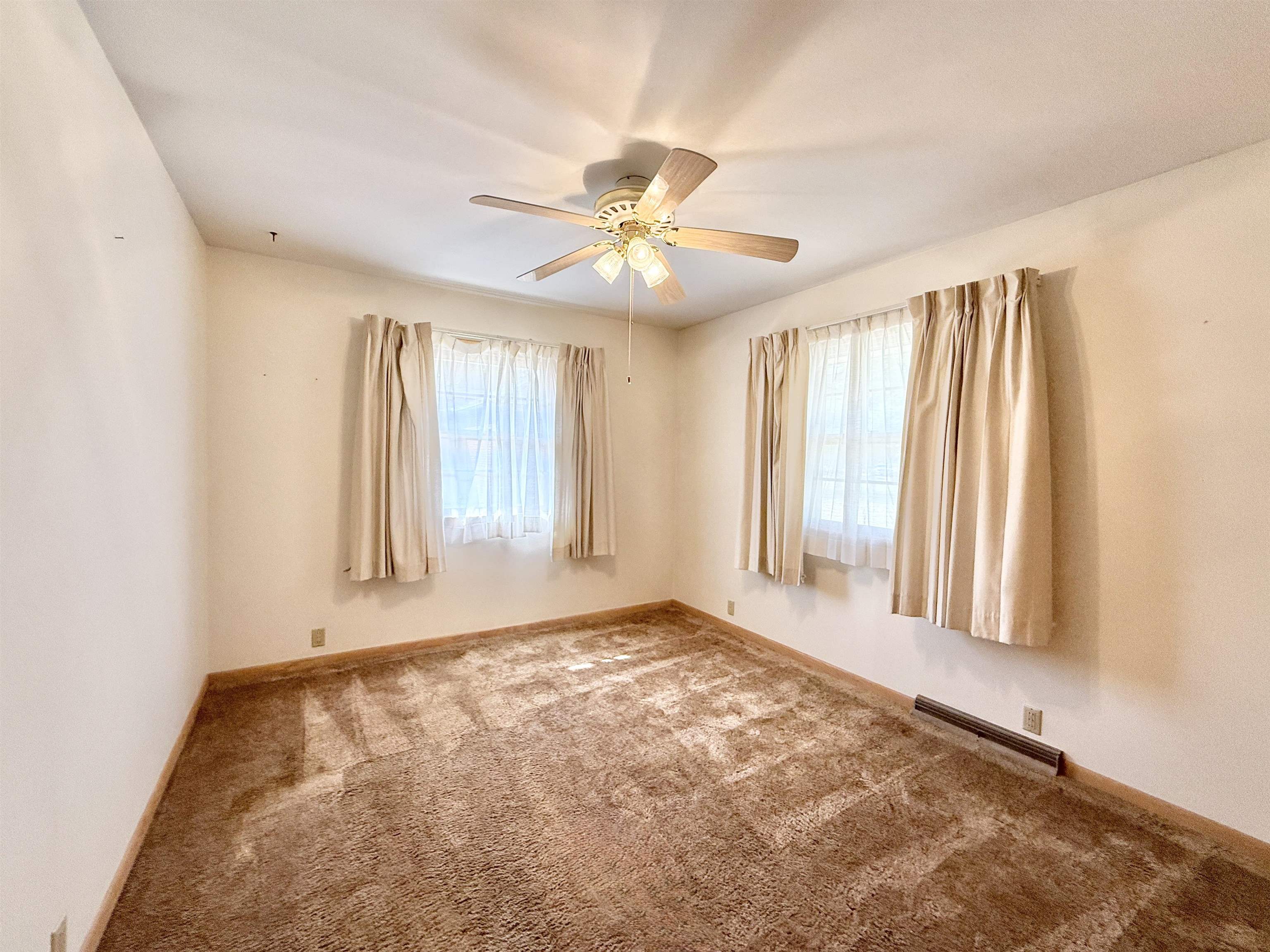 207 S Park Ave Property Photo 25