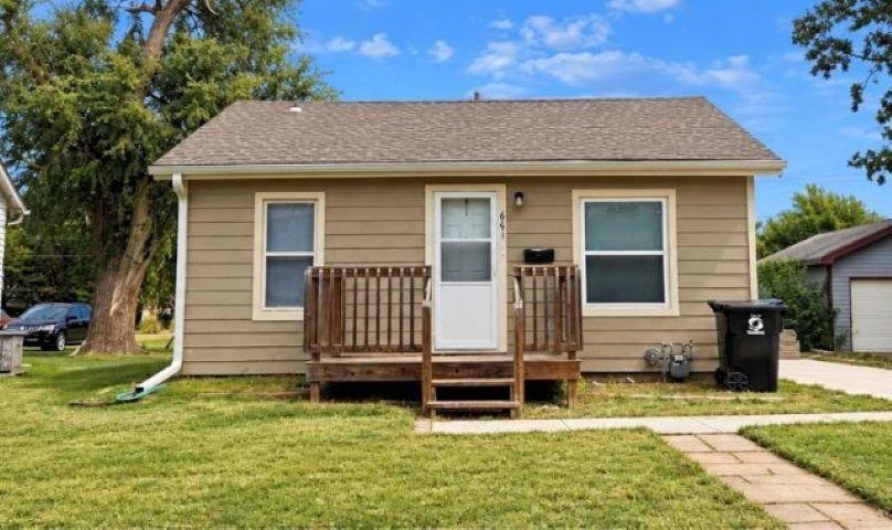 661 Montrose St. Property Photo 1