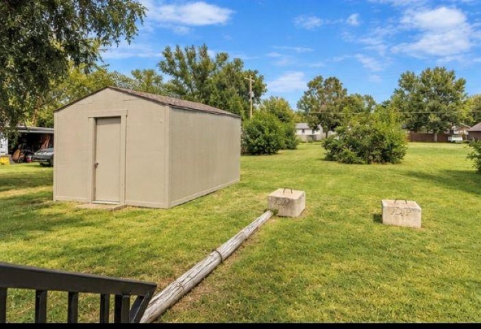 661 Montrose St. Property Photo 11