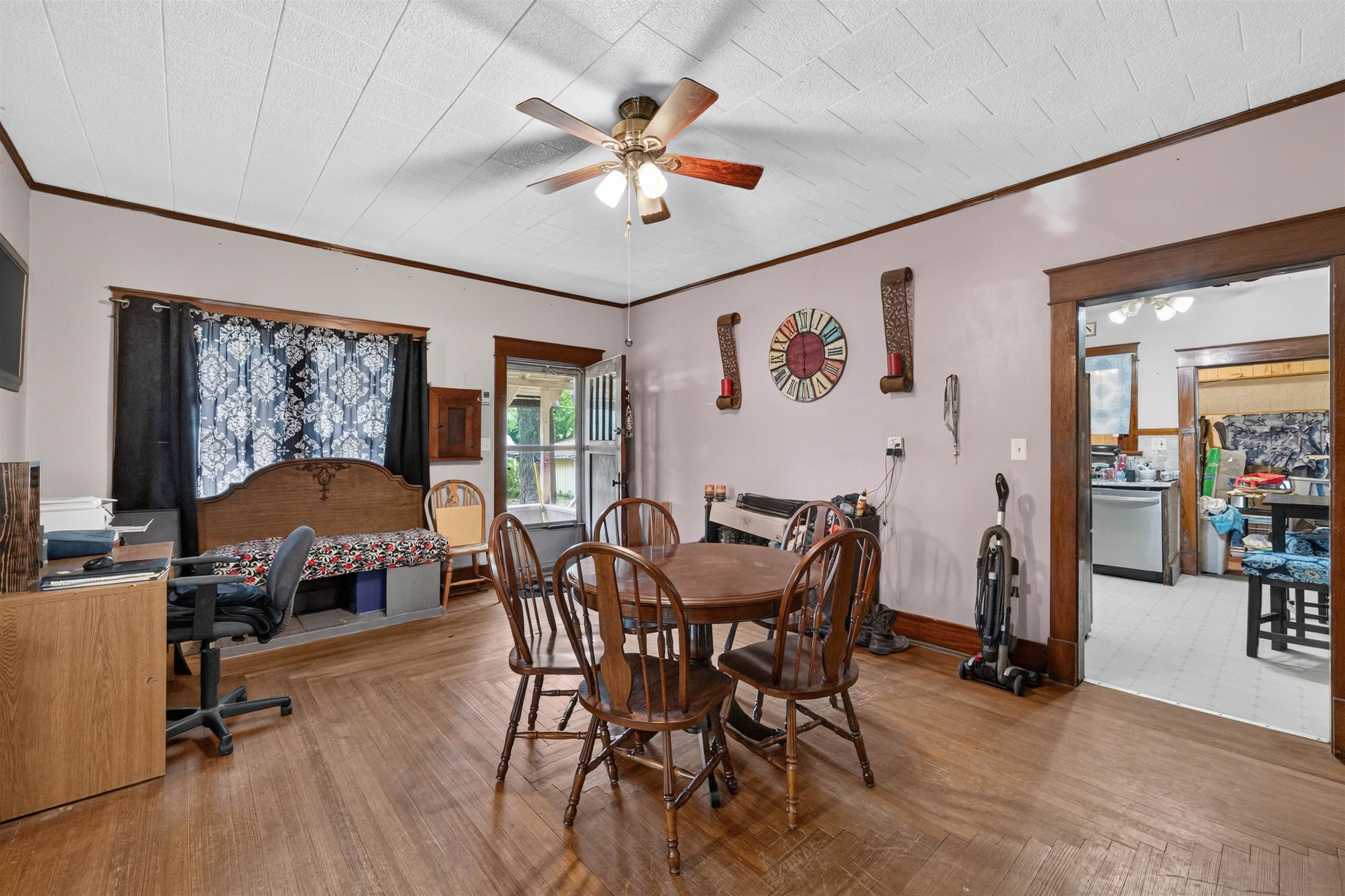 243 W Adams St Property Photo 8