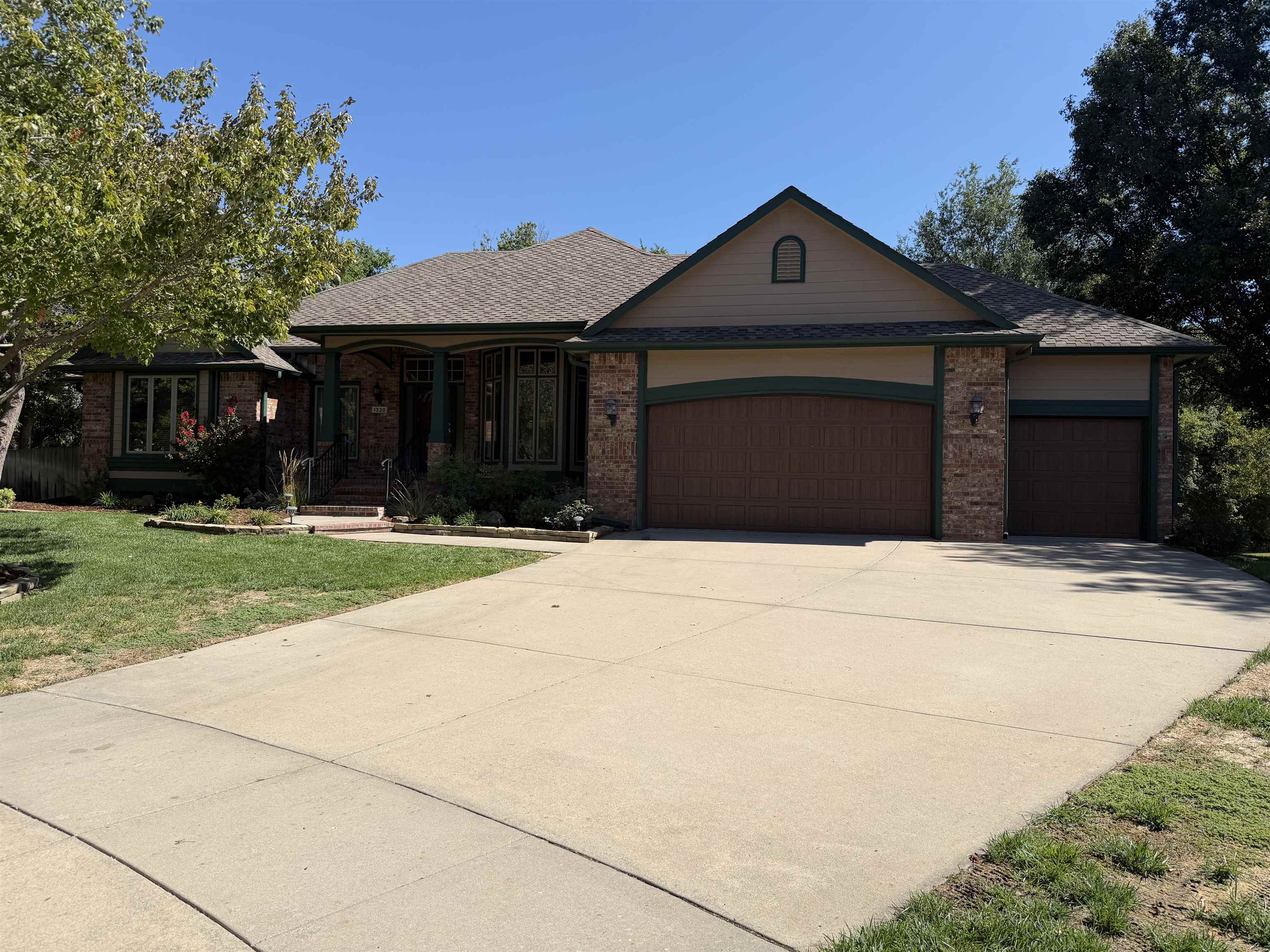 1330 N Hickory Creek Property Photo 1
