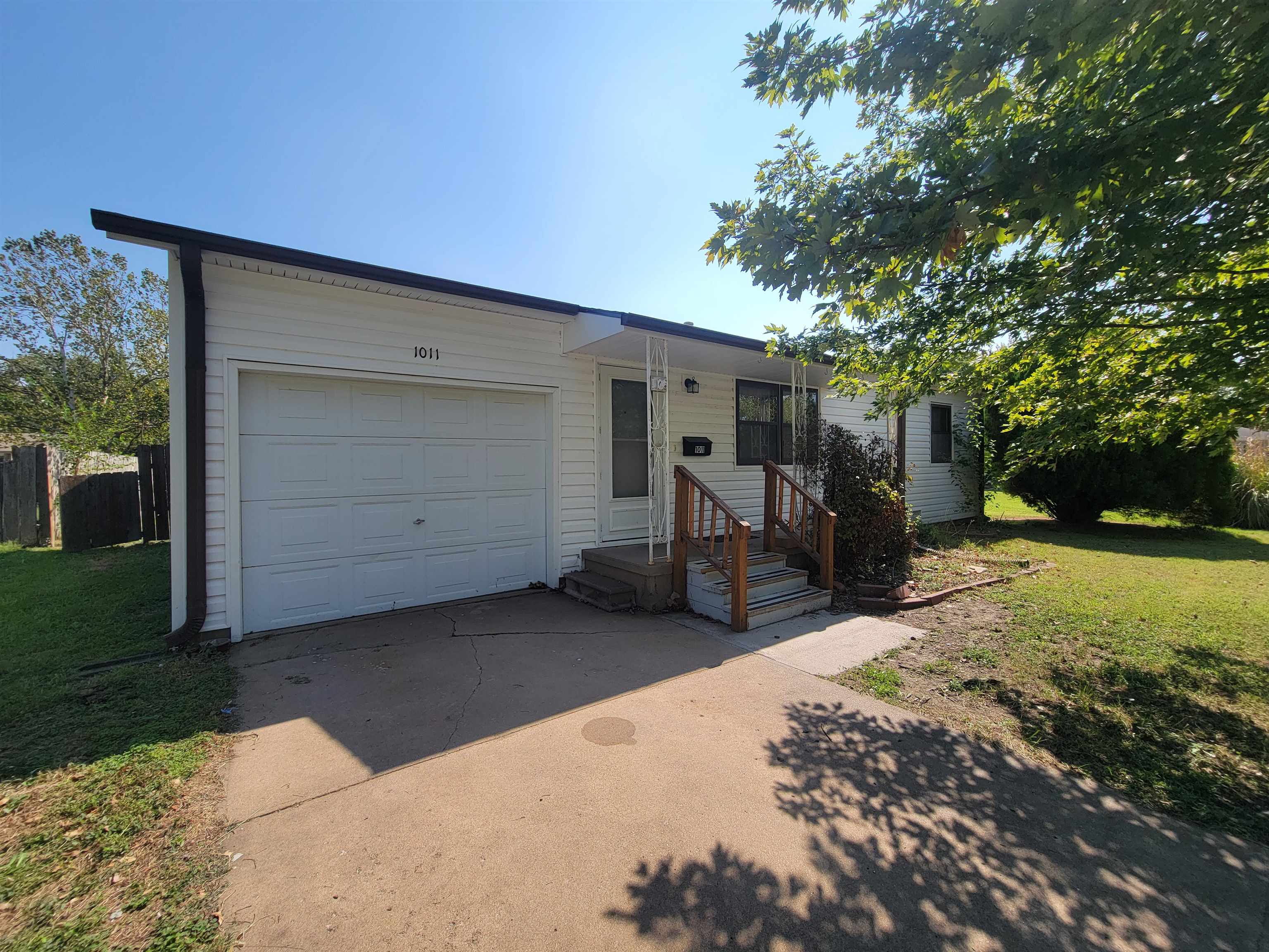 1011 N Park St. Property Photo 1