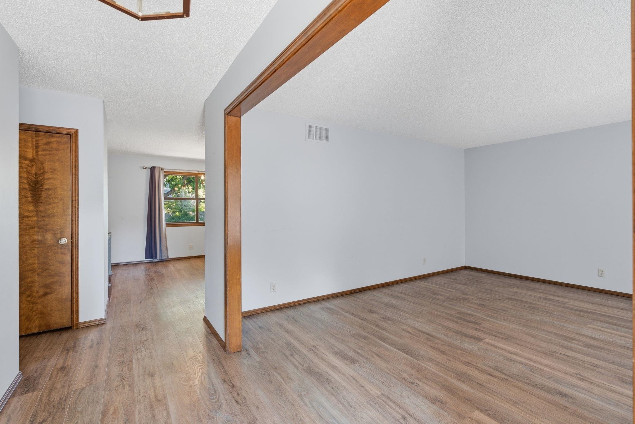 401 N Oak Forest Ln Property Photo 5