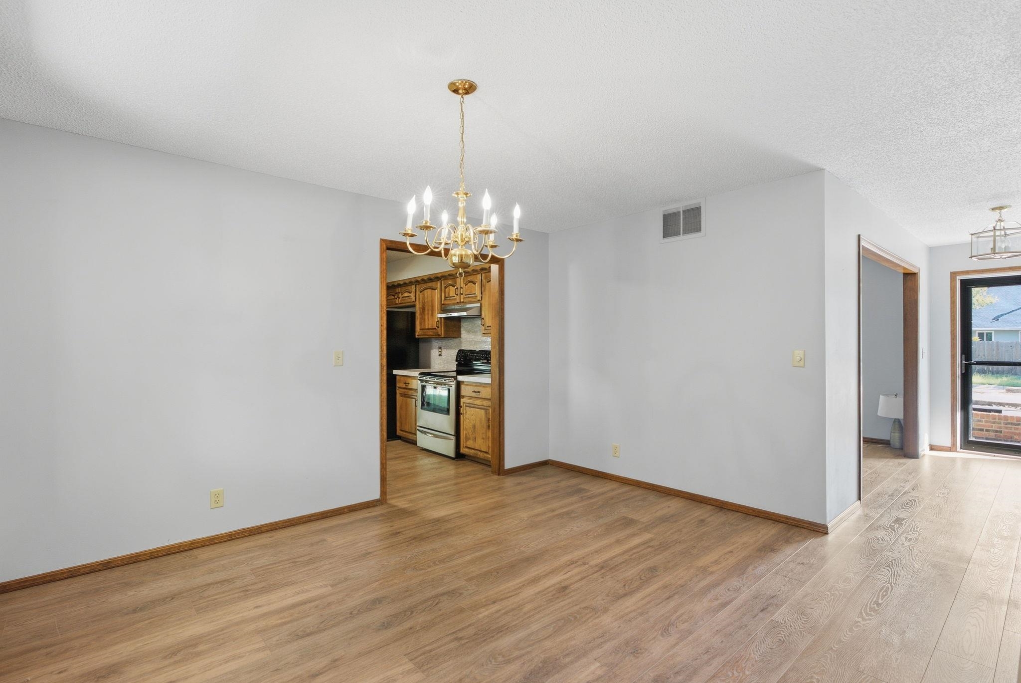 401 N Oak Forest Ln Property Photo 9