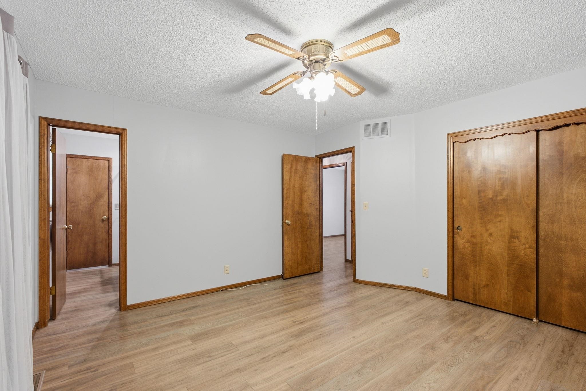 401 N Oak Forest Ln Property Photo 20