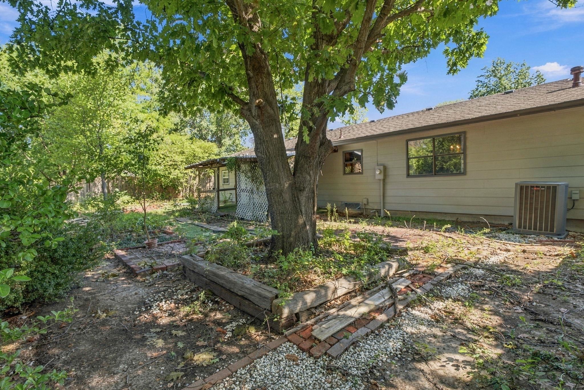 401 N Oak Forest Ln Property Photo 26