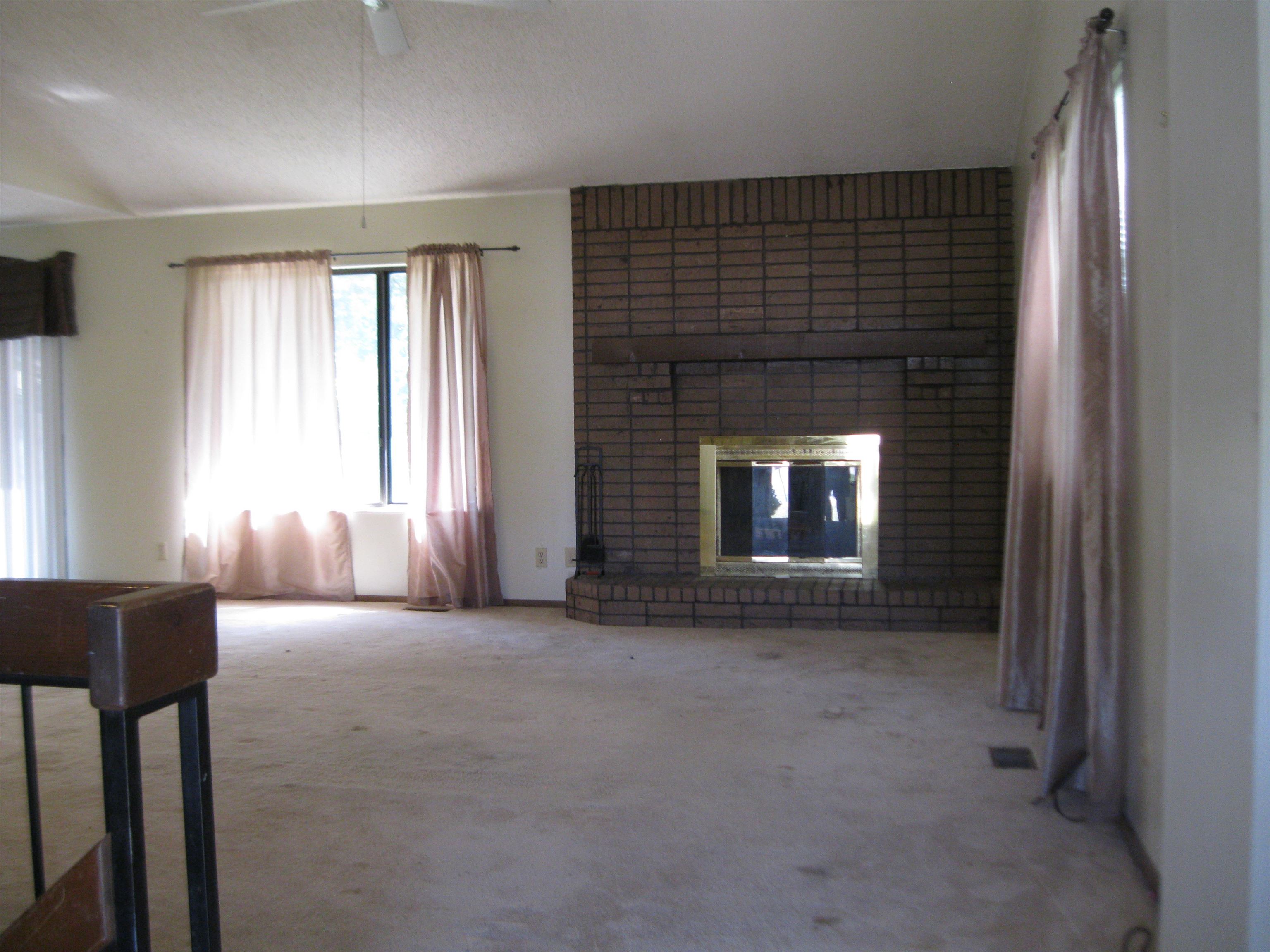 1820 S Griffith Property Photo 3