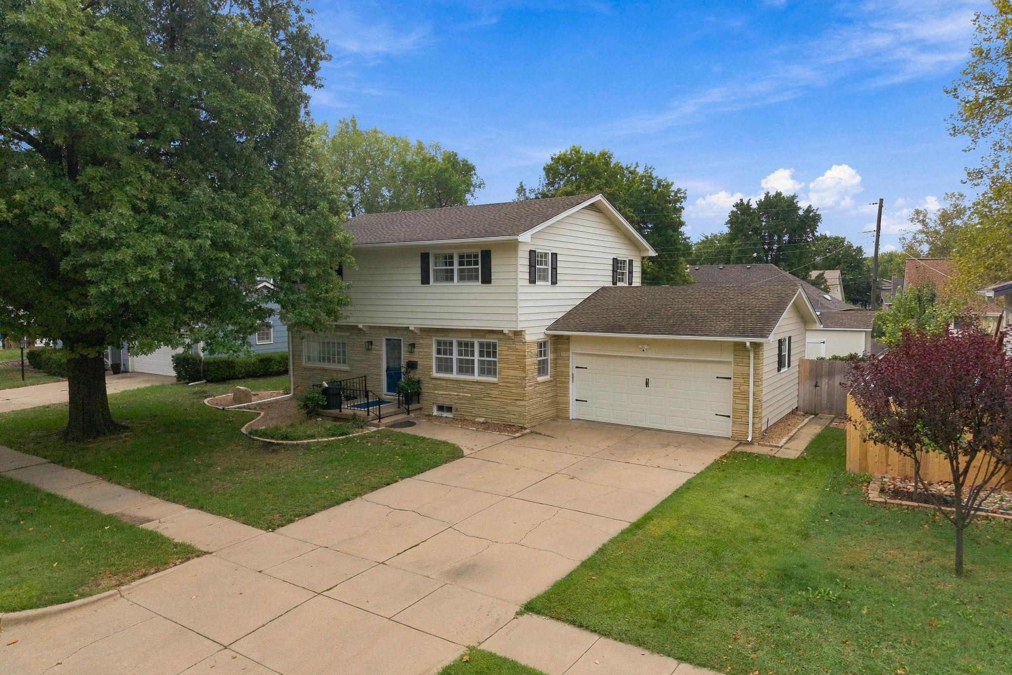 7005 E Magill Property Photo 1