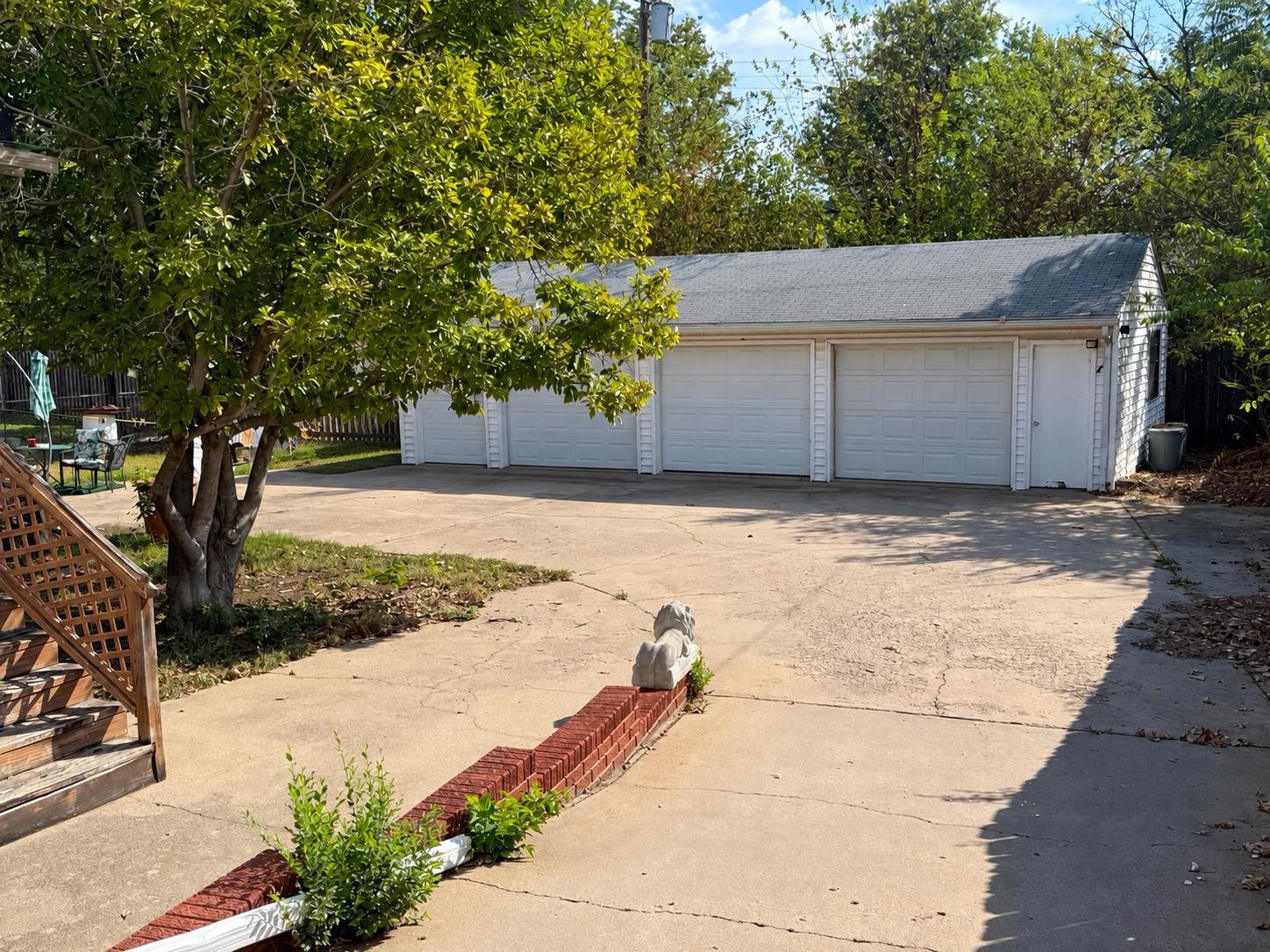 2218 S Water St Property Photo 4