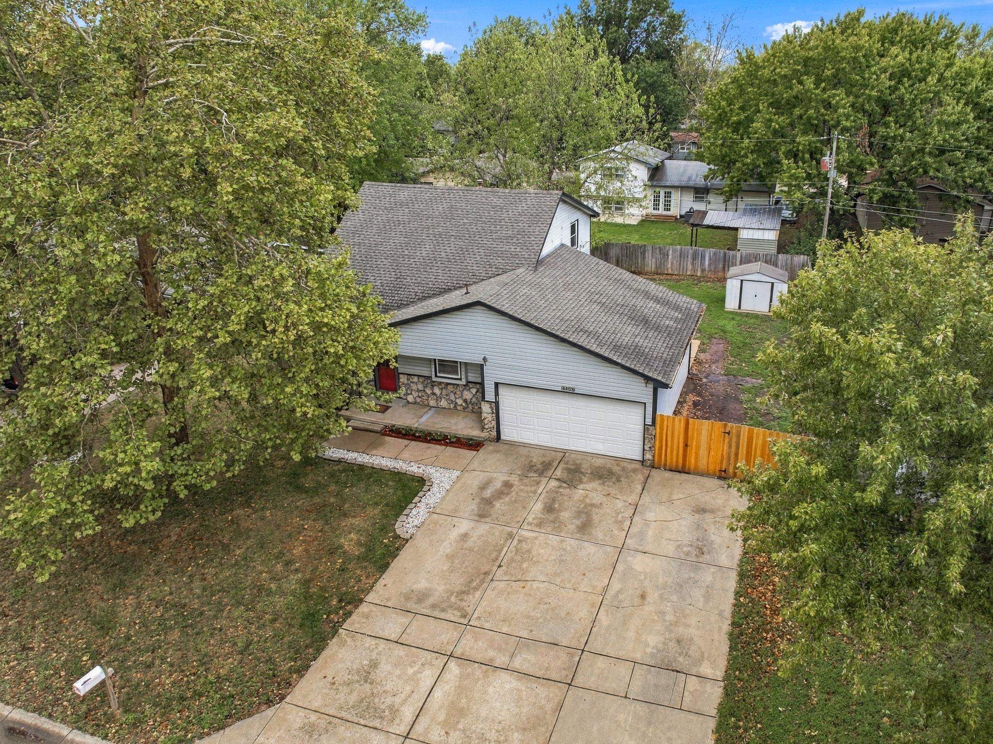 6403 N Wendell St Property Photo 4