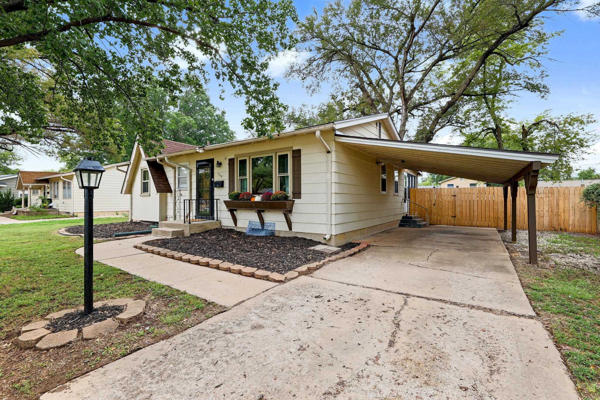 560 S Circle Dr Property Photo 3