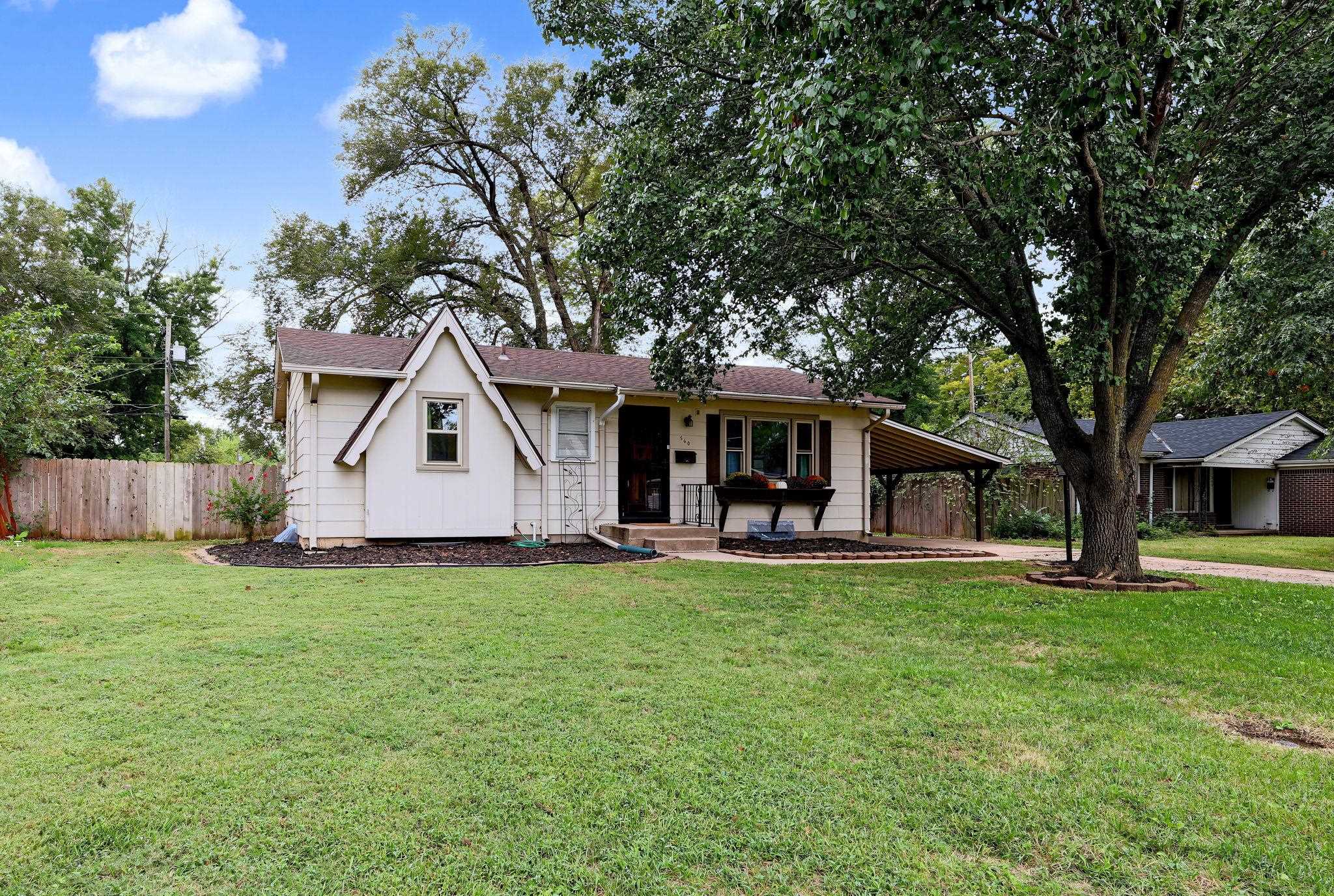560 S Circle Dr Property Photo 4
