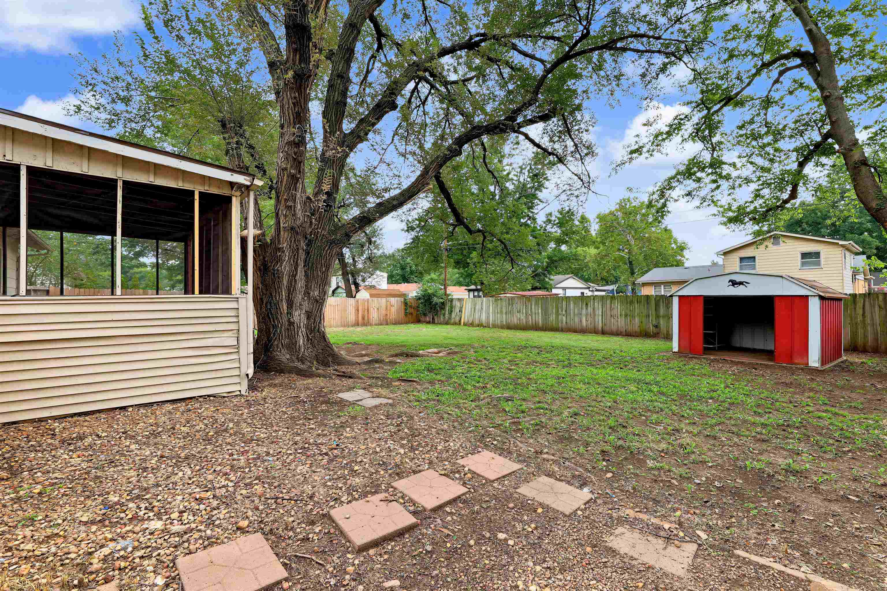 560 S Circle Dr Property Photo 32