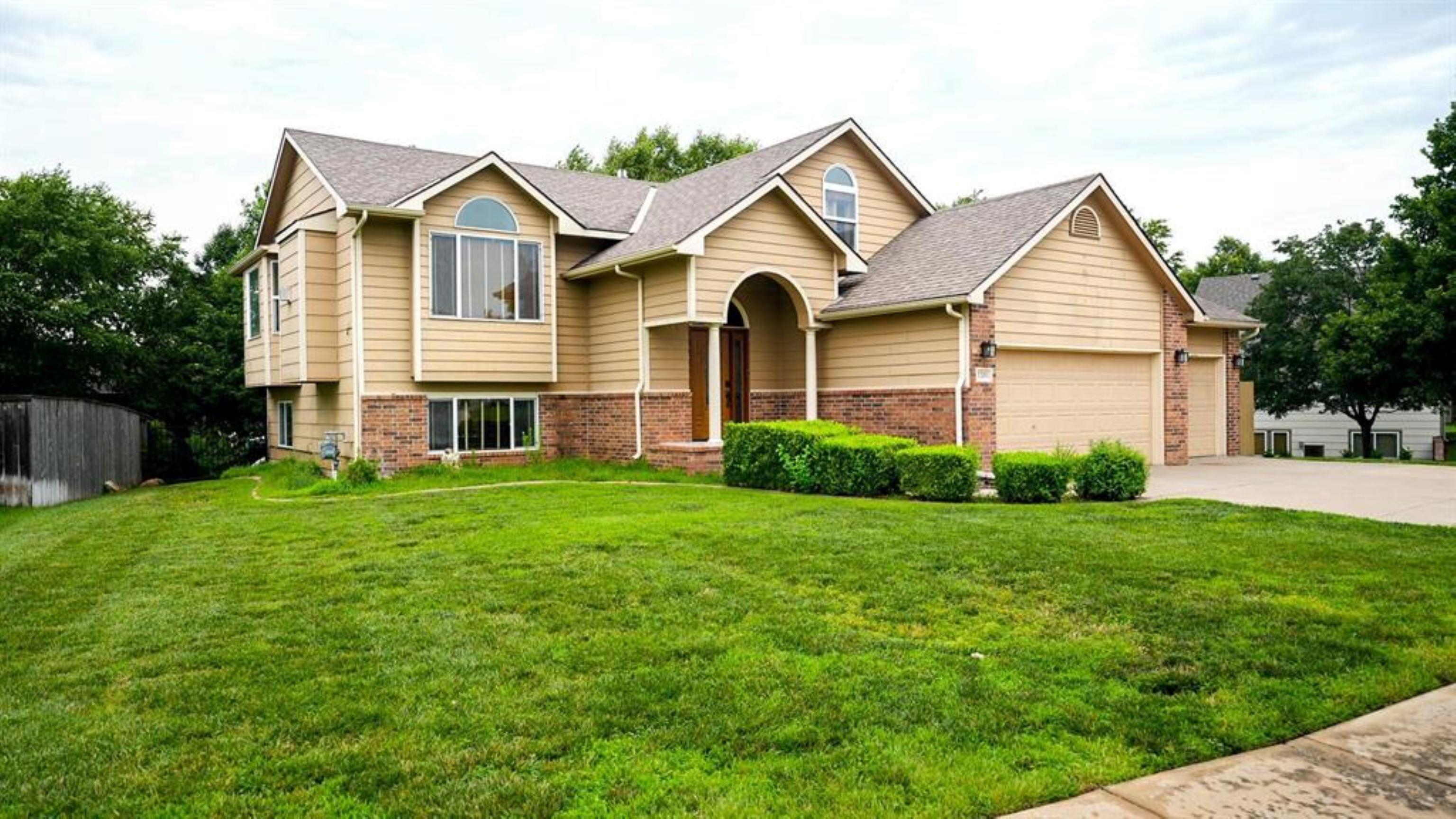 1203 S Park Hill Property Photo 1