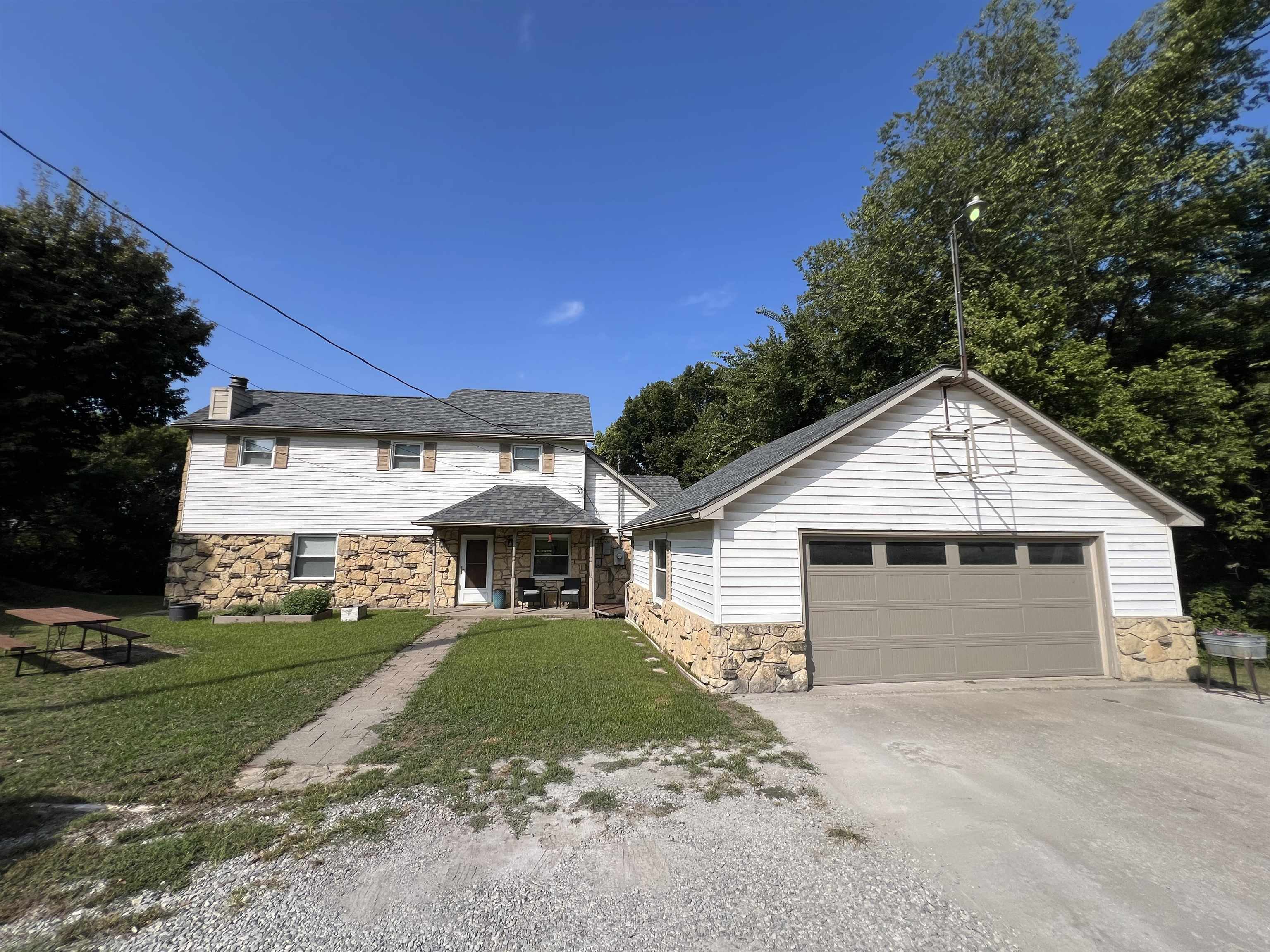 1402 E Madison Property Photo 1