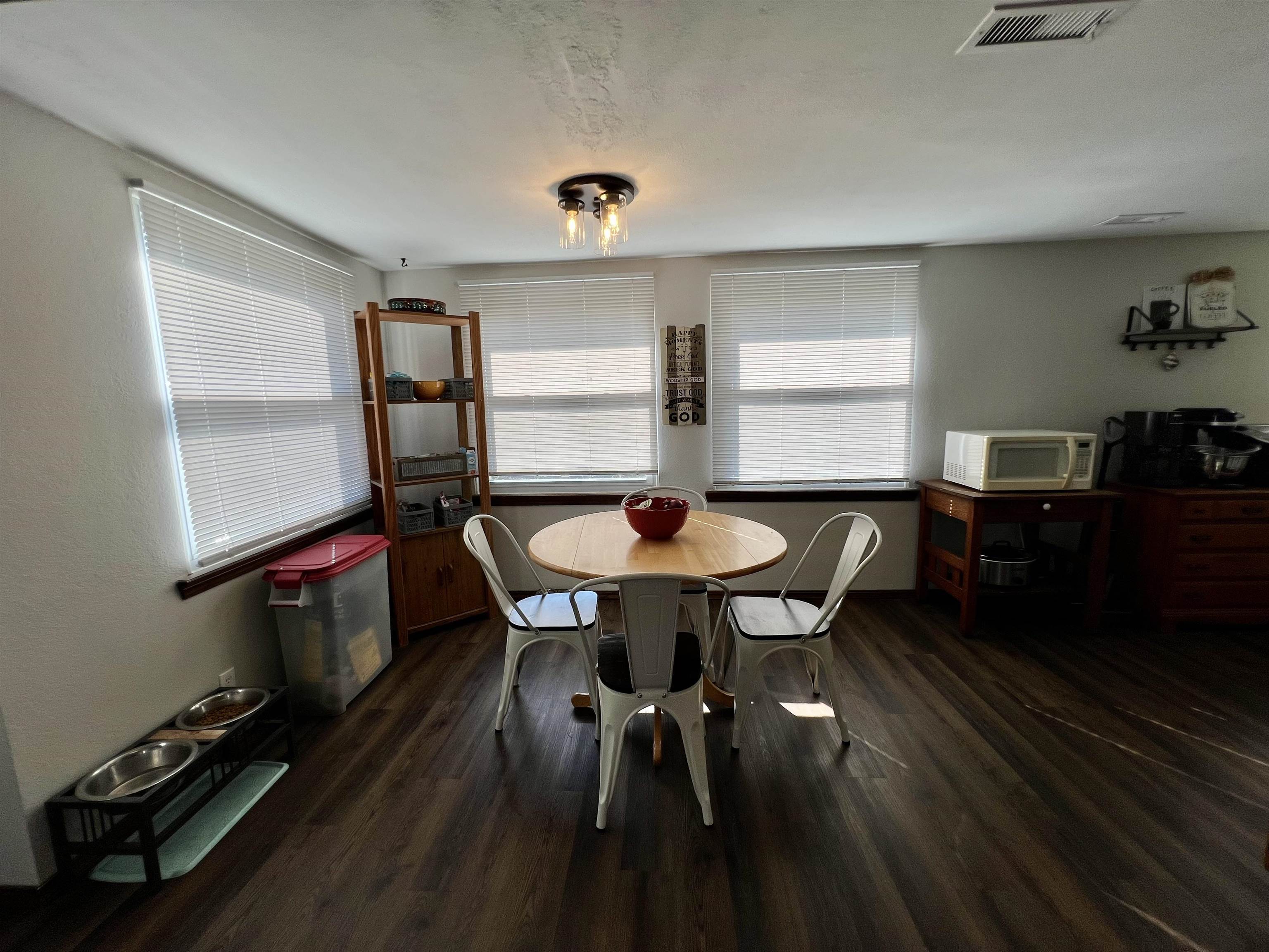 1402 E Madison Property Photo 8