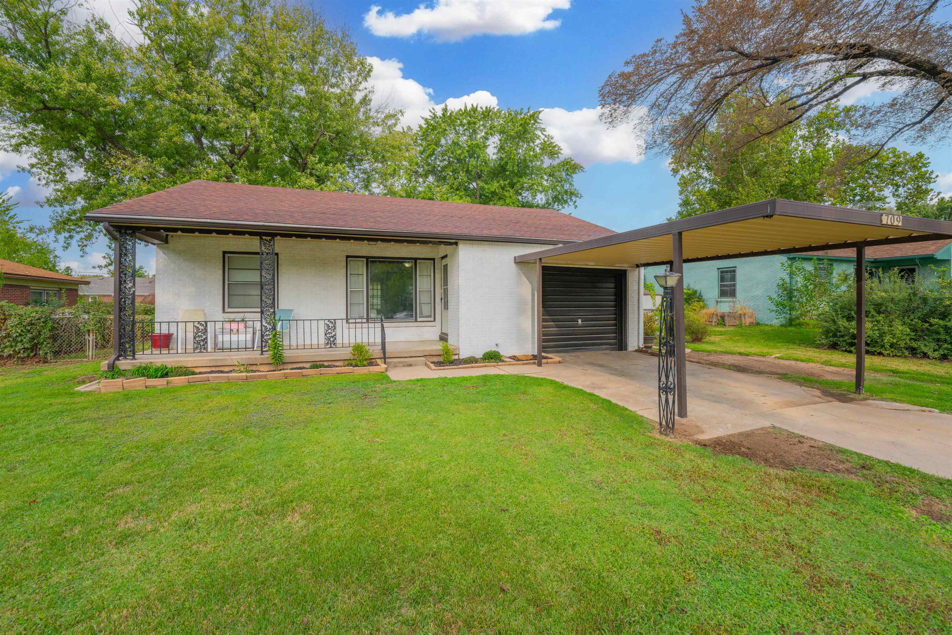 709 N Farrel Drive Property Photo 1