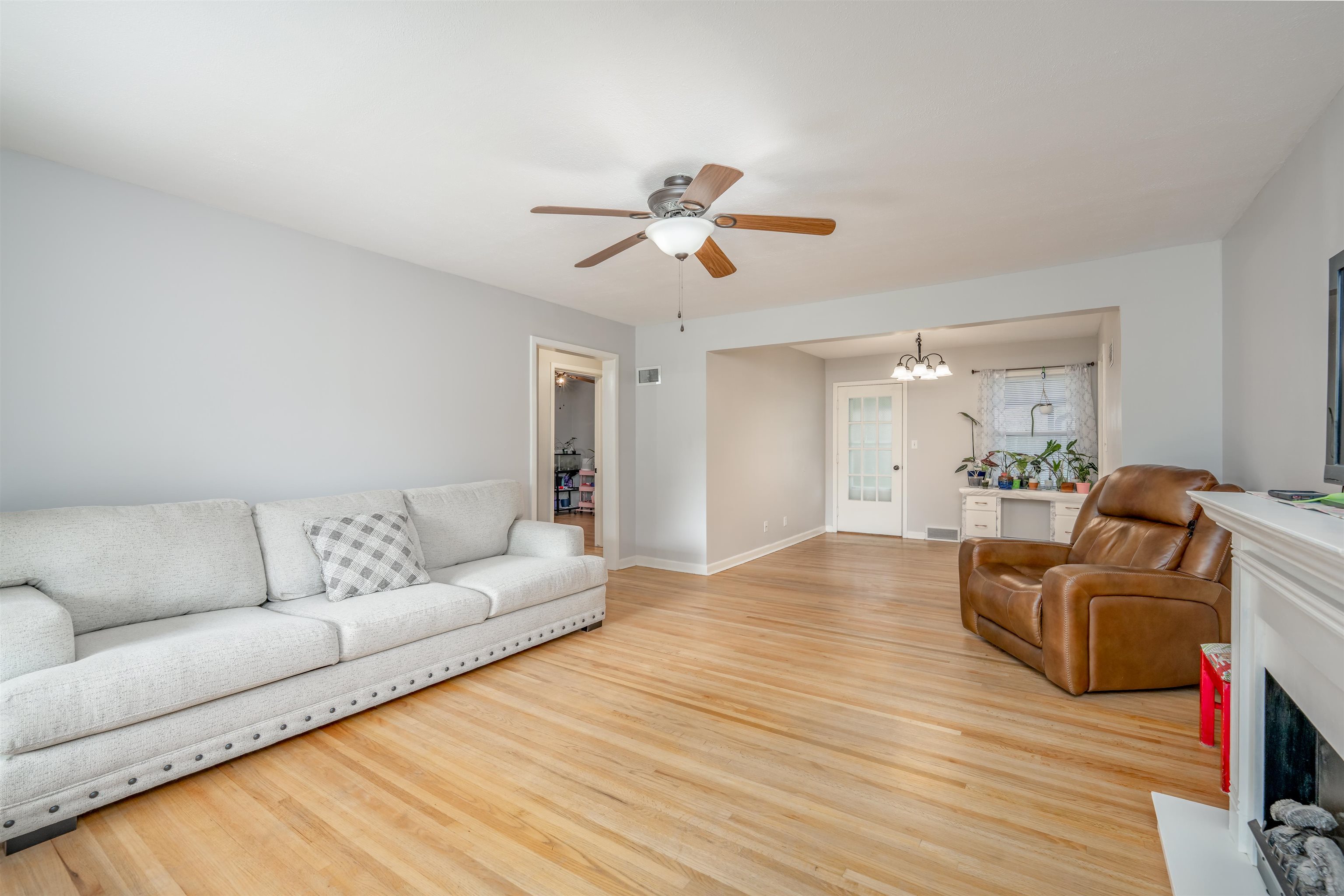 709 N Farrel Drive Property Photo 3