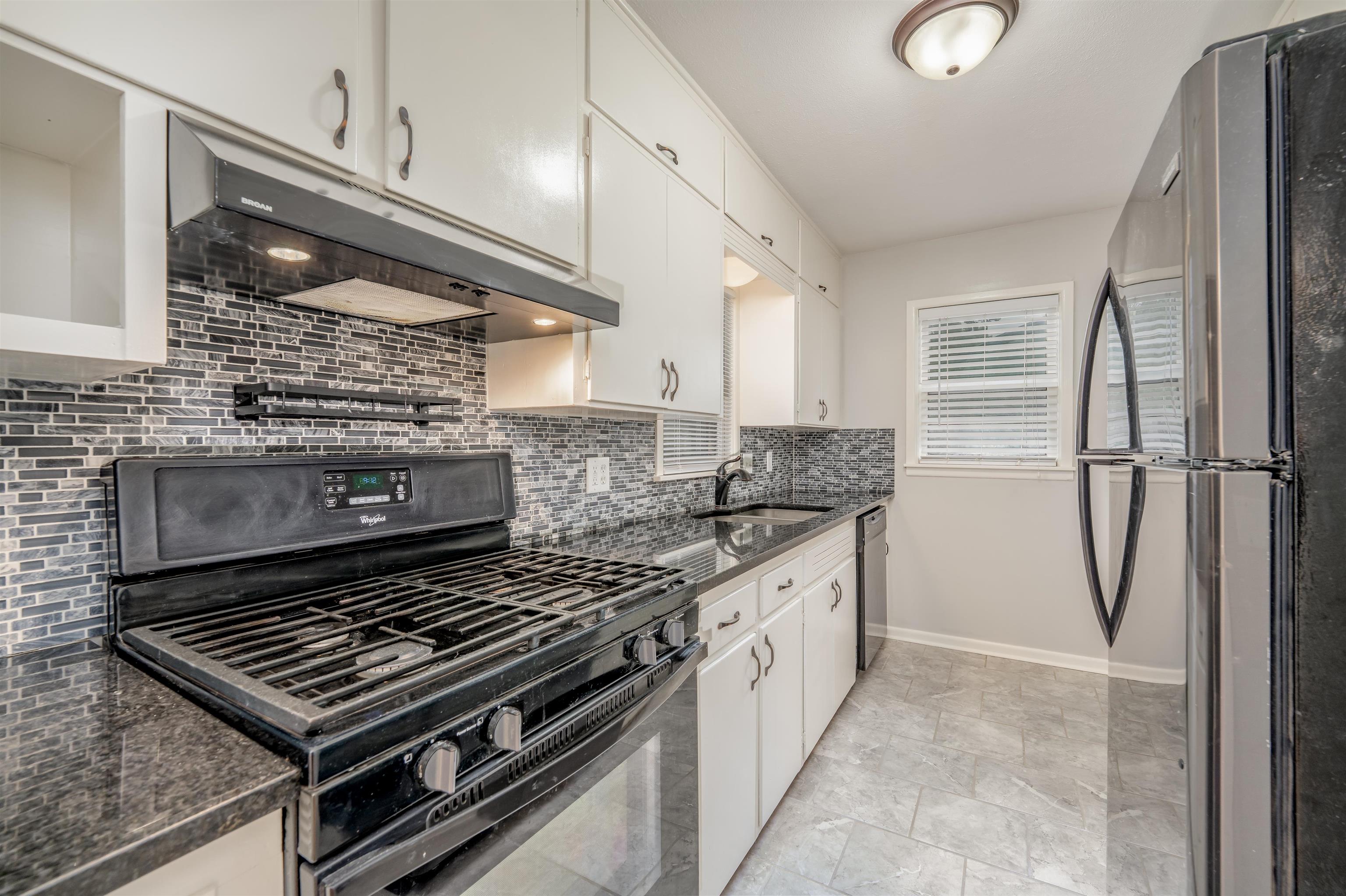 709 N Farrel Drive Property Photo 4