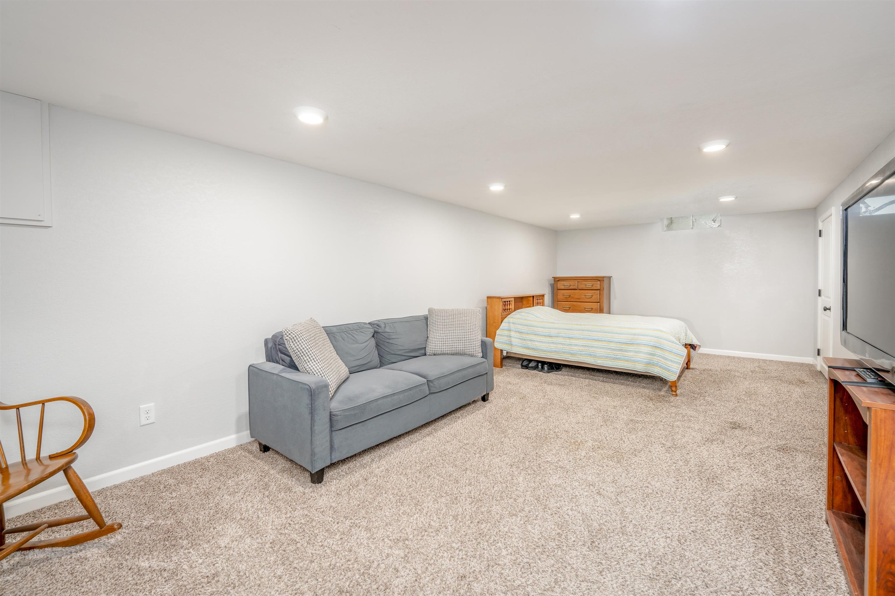 709 N Farrel Drive Property Photo 8