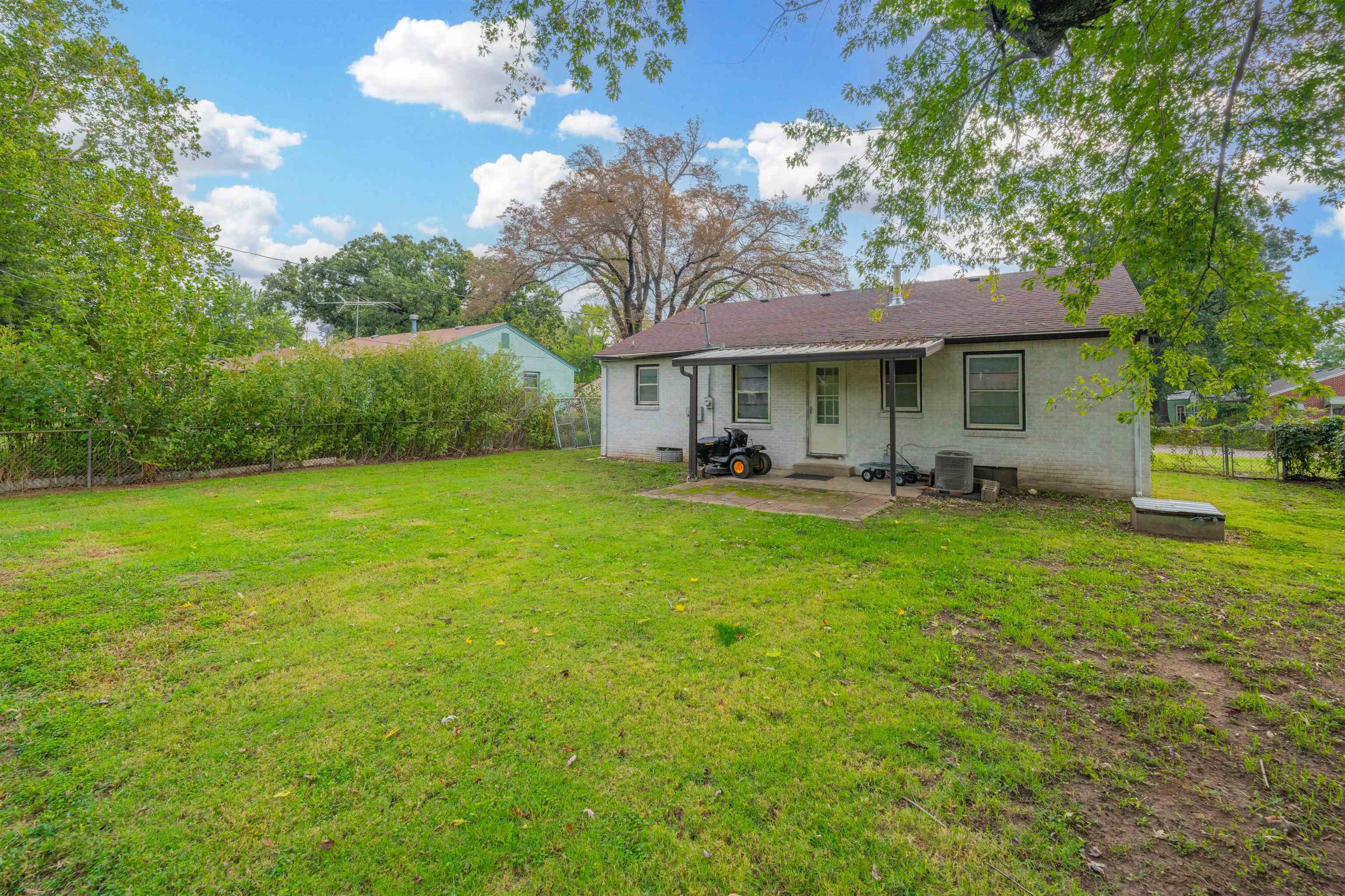 709 N Farrel Drive Property Photo 12