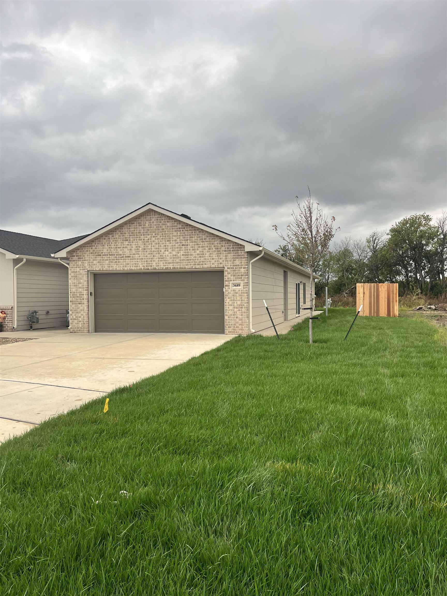 3689 W Blanford Property Photo 2