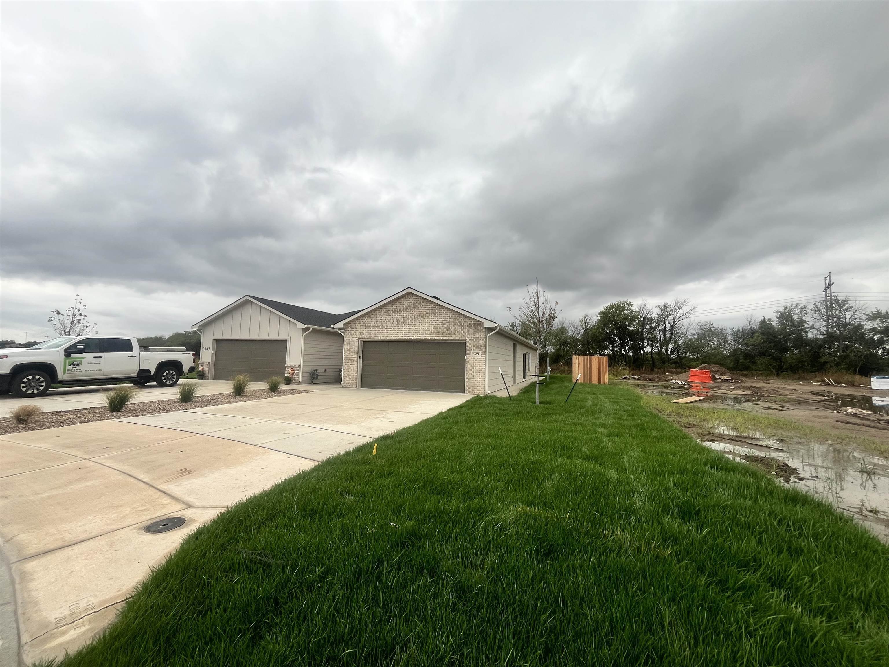 3689 W Blanford Property Photo 3