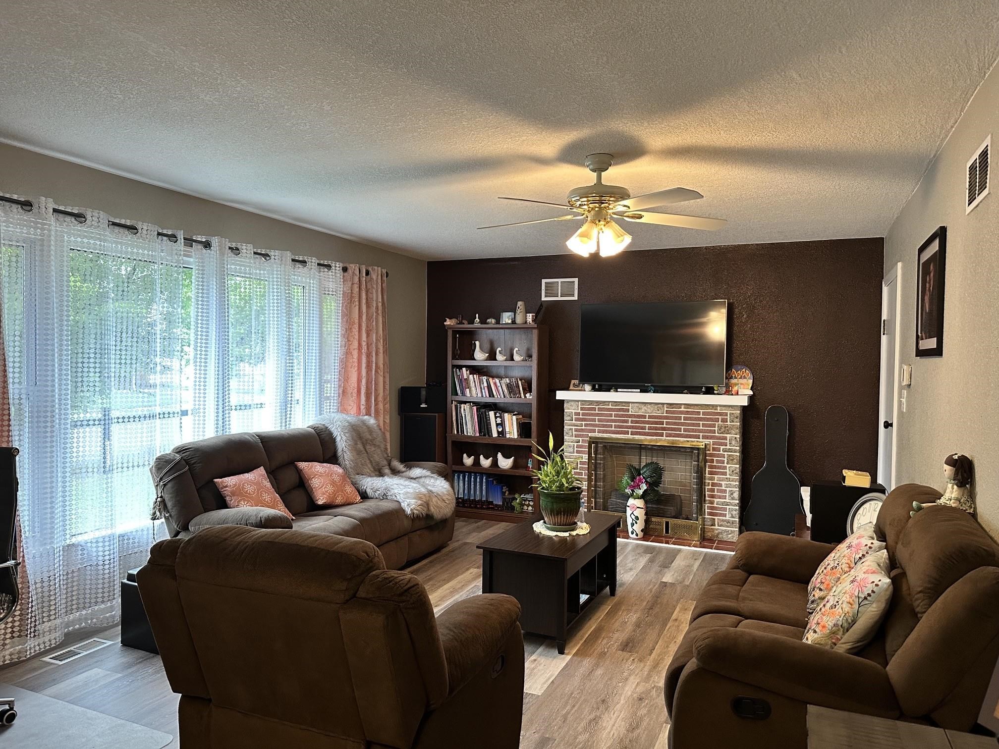 1842 N Estelle Property Photo 9