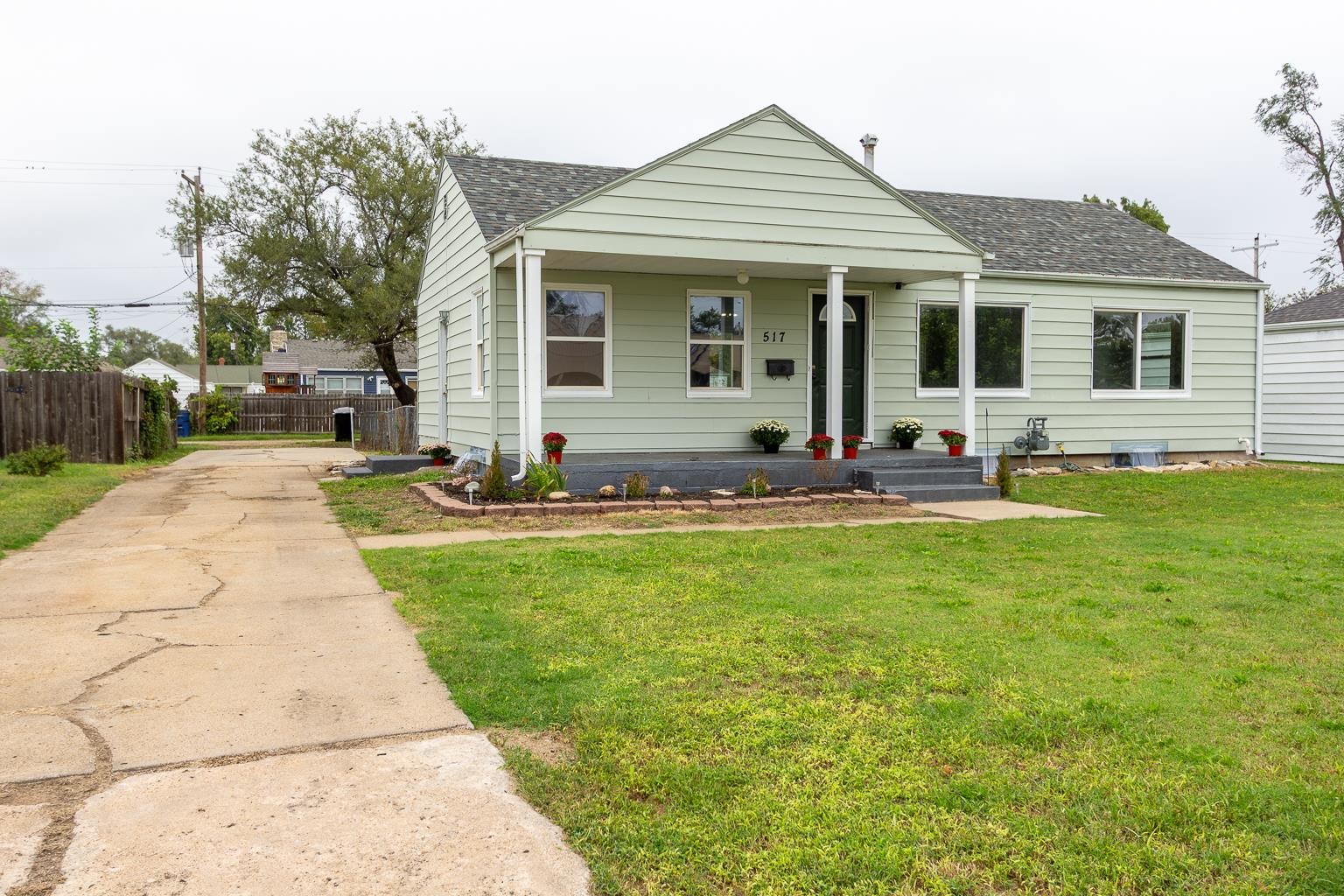 517 E Cloud St Property Photo 2