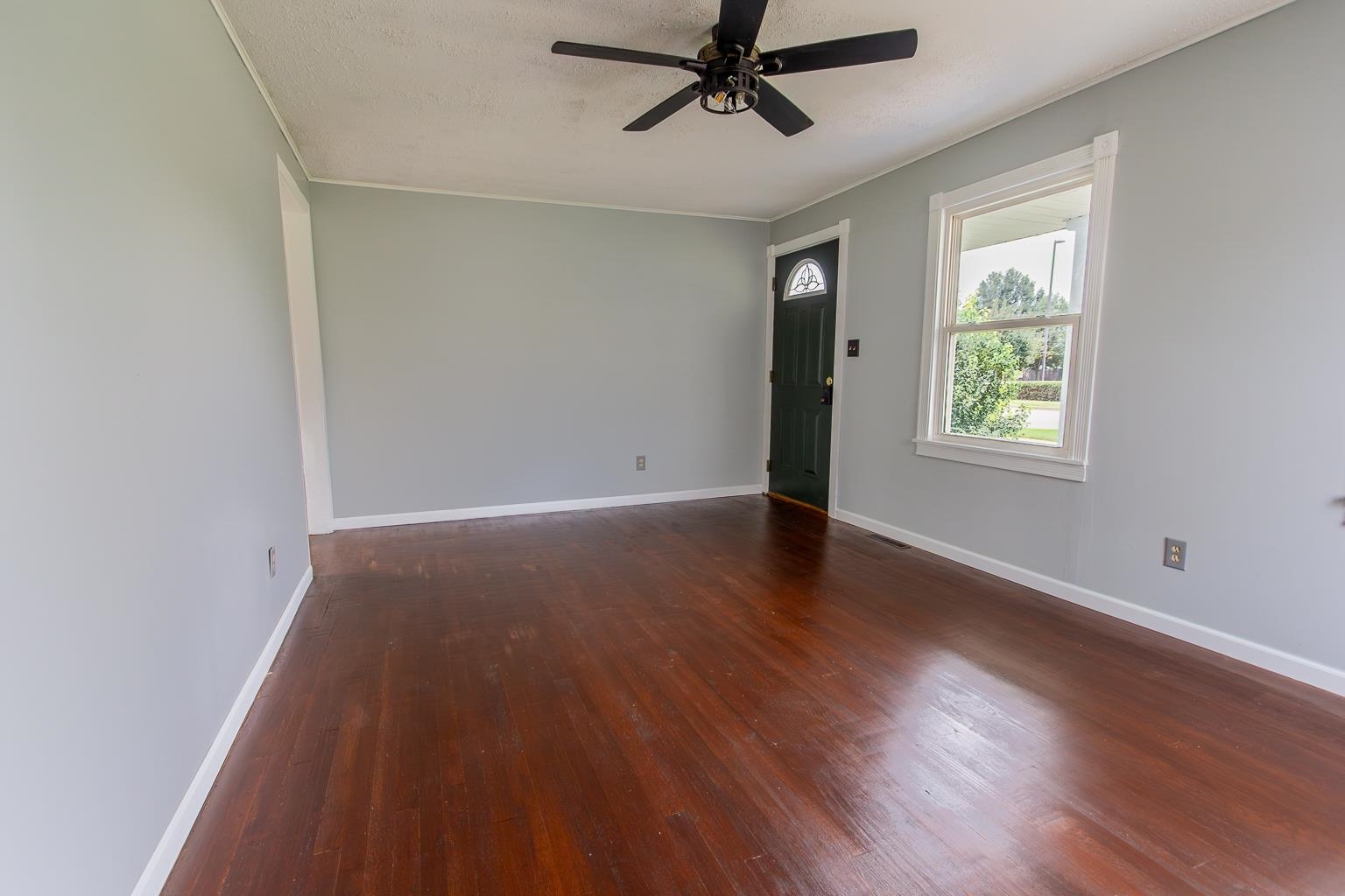 517 E Cloud St Property Photo 5