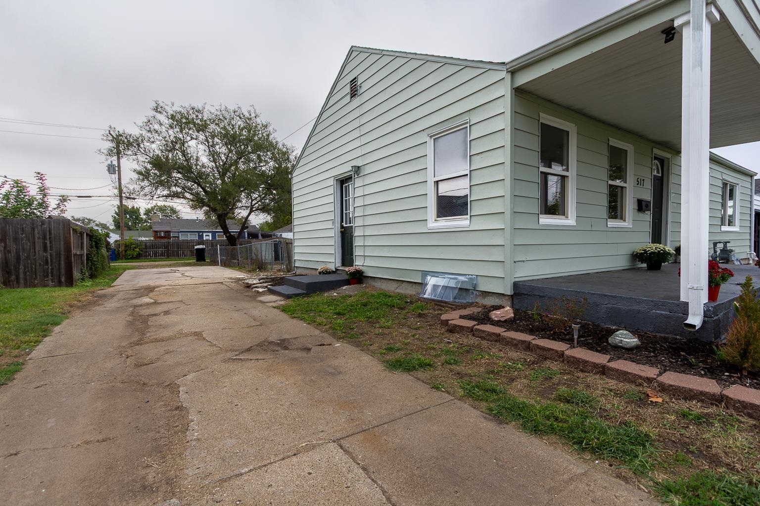 517 E Cloud St Property Photo 24