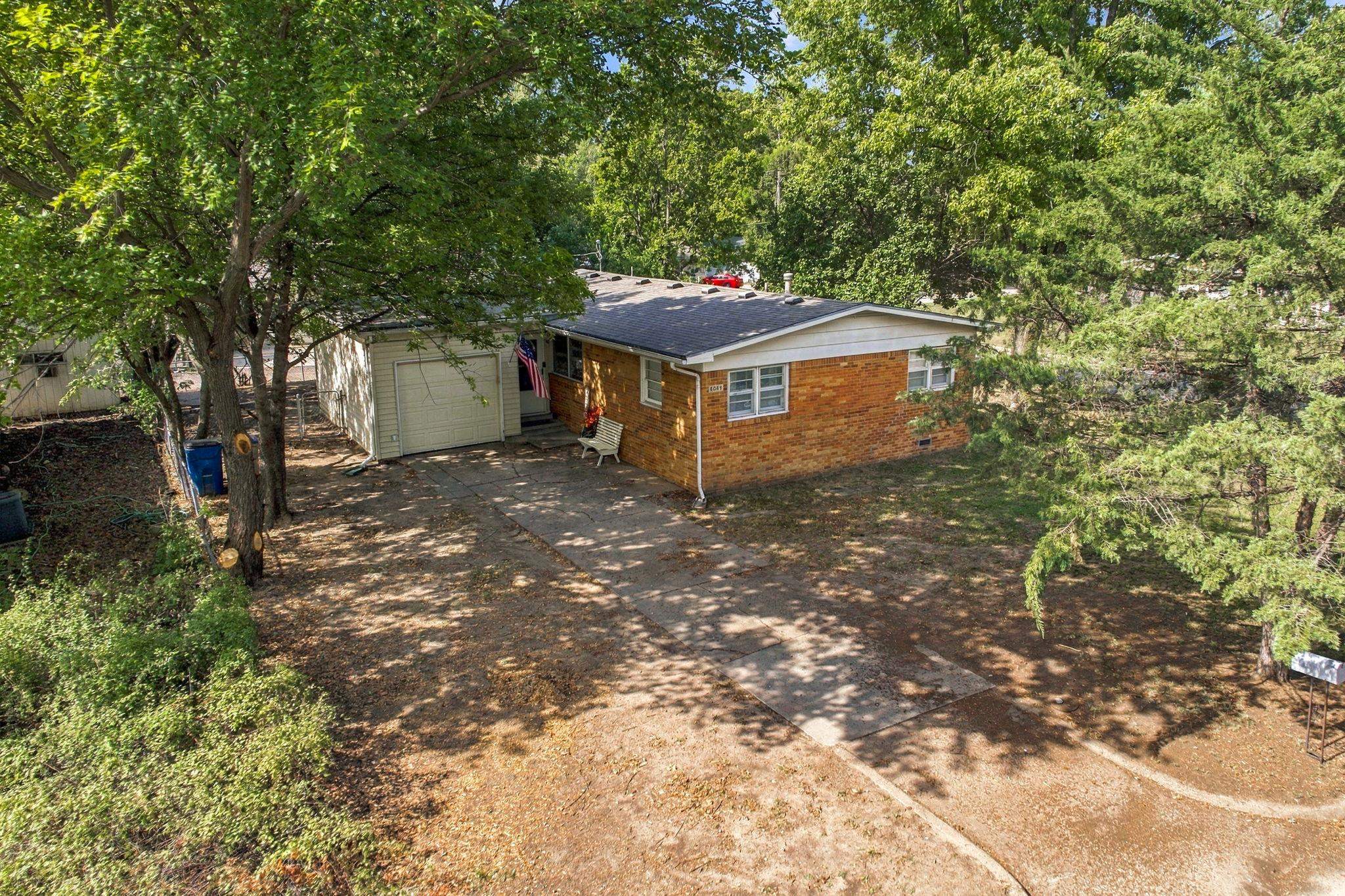 6049 N East Park View St Property Photo 5