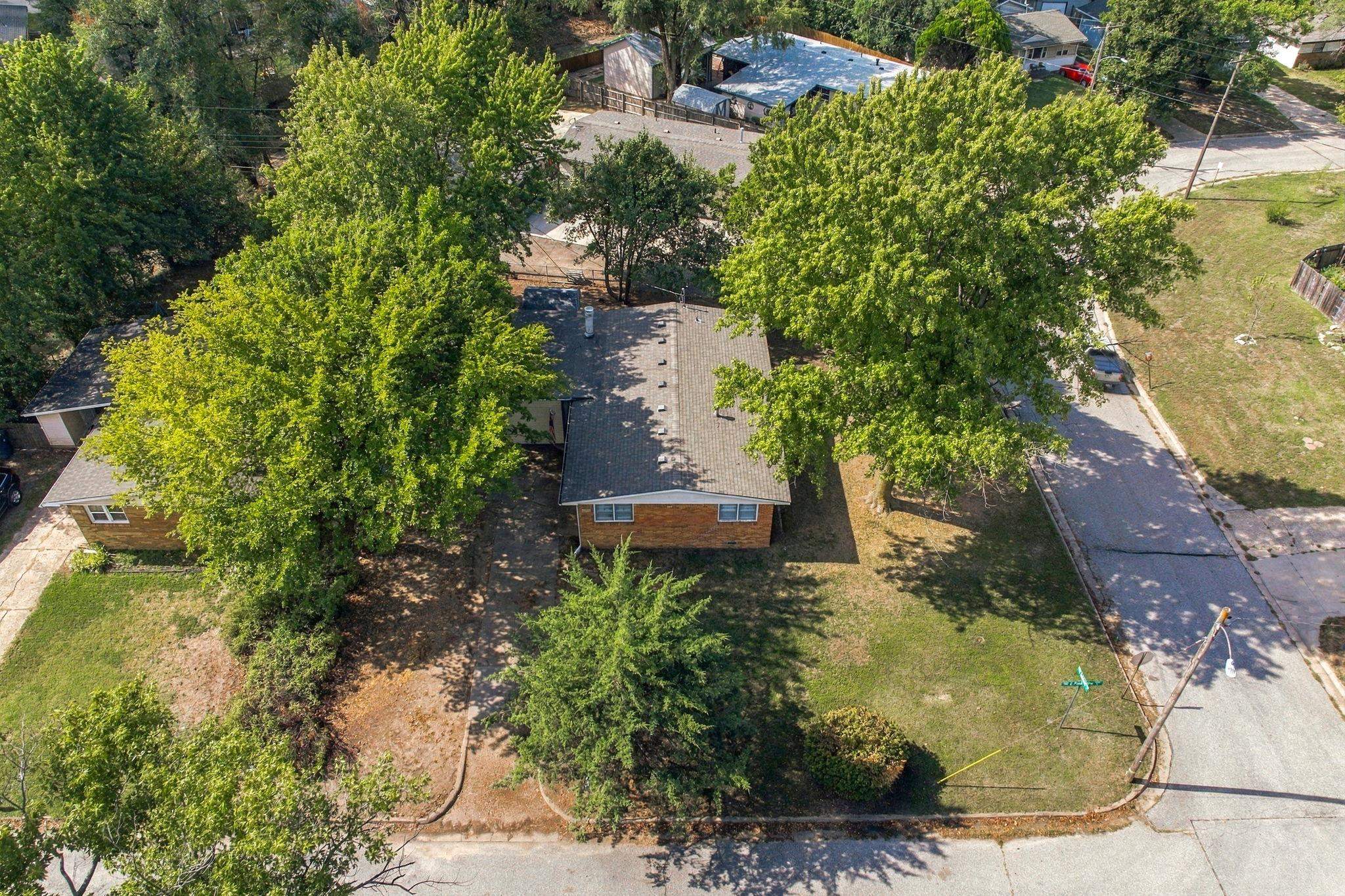 6049 N East Park View St Property Photo 6