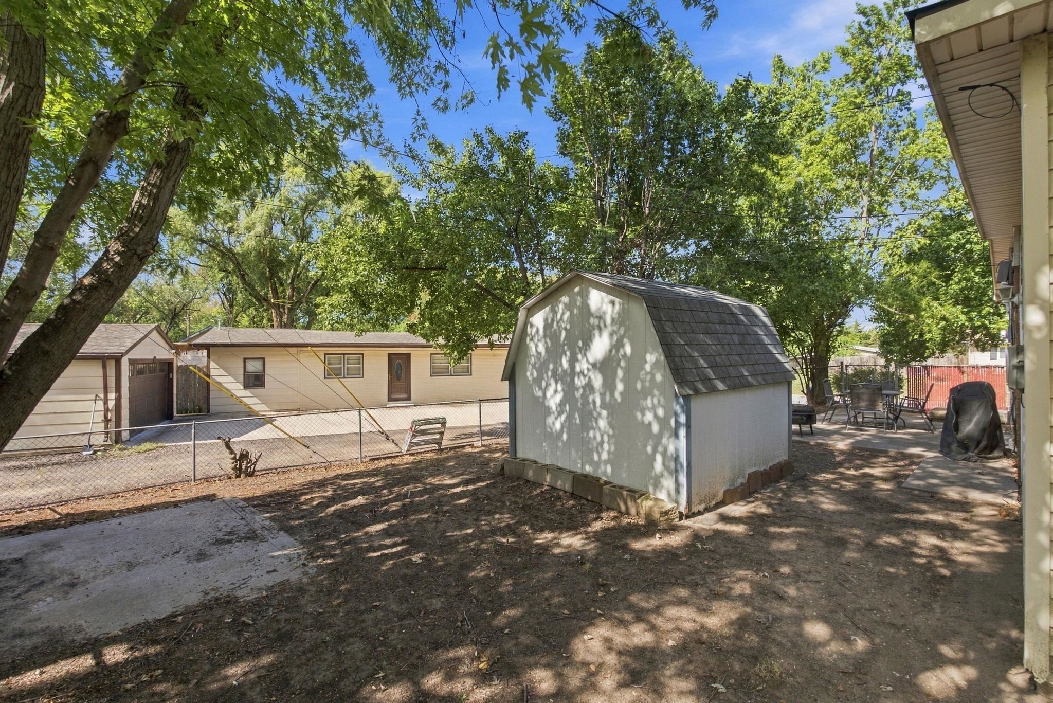 6049 N East Park View St Property Photo 20
