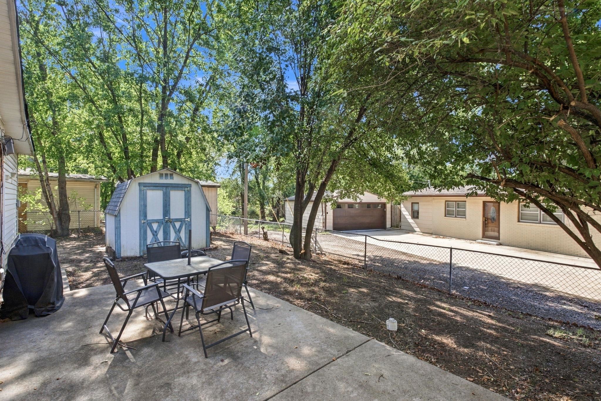 6049 N East Park View St Property Photo 24