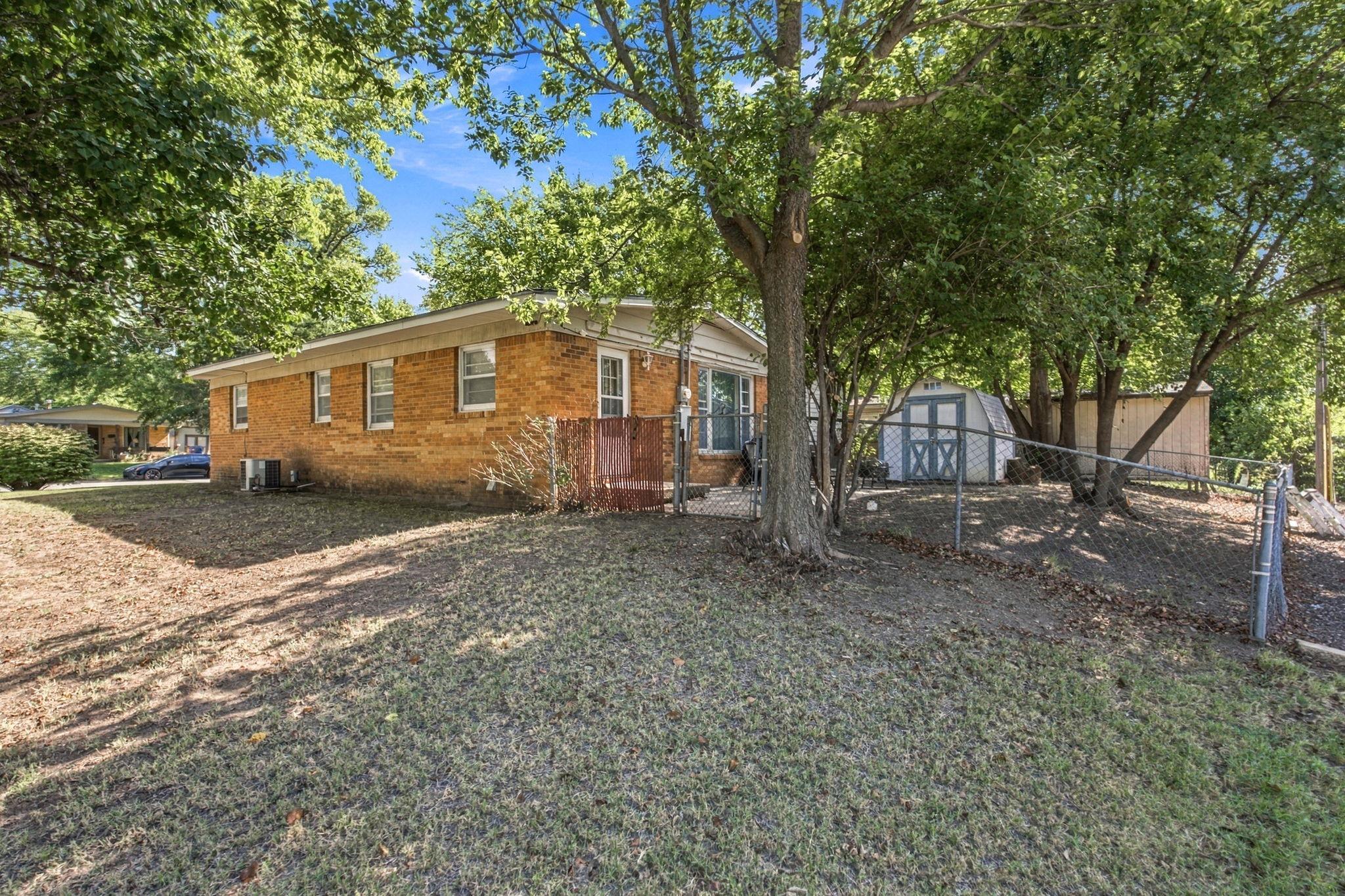 6049 N East Park View St Property Photo 26