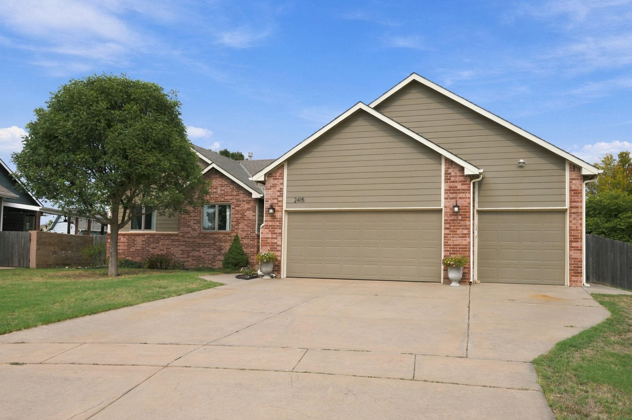 2415 Eastridge Property Photo 1