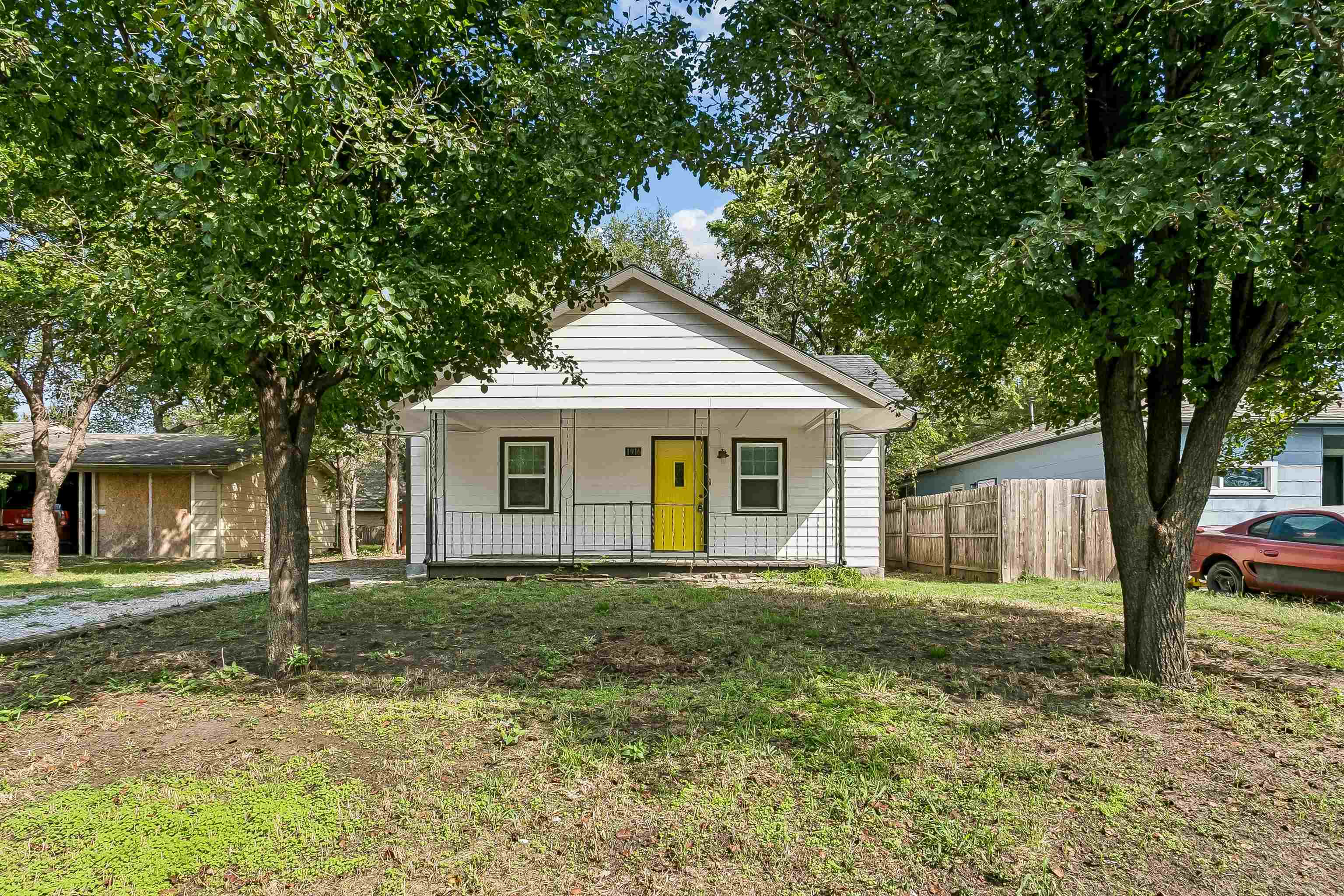 1916 S Mosley Property Photo 2