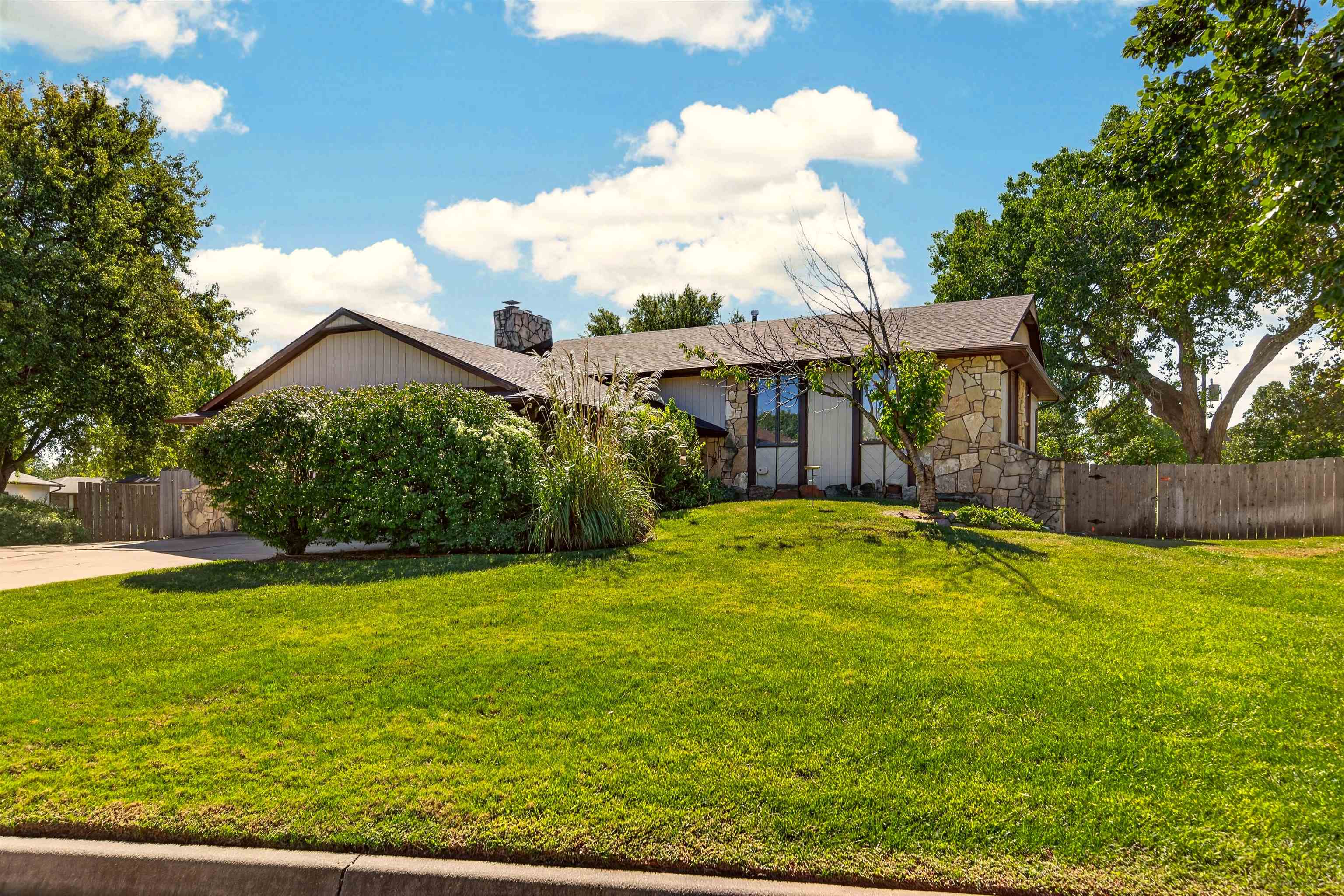 2068 N Westridge Property Photo 2