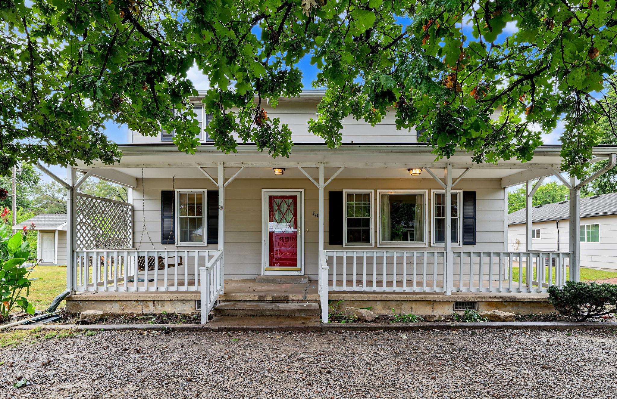 705 S College Property Photo 1