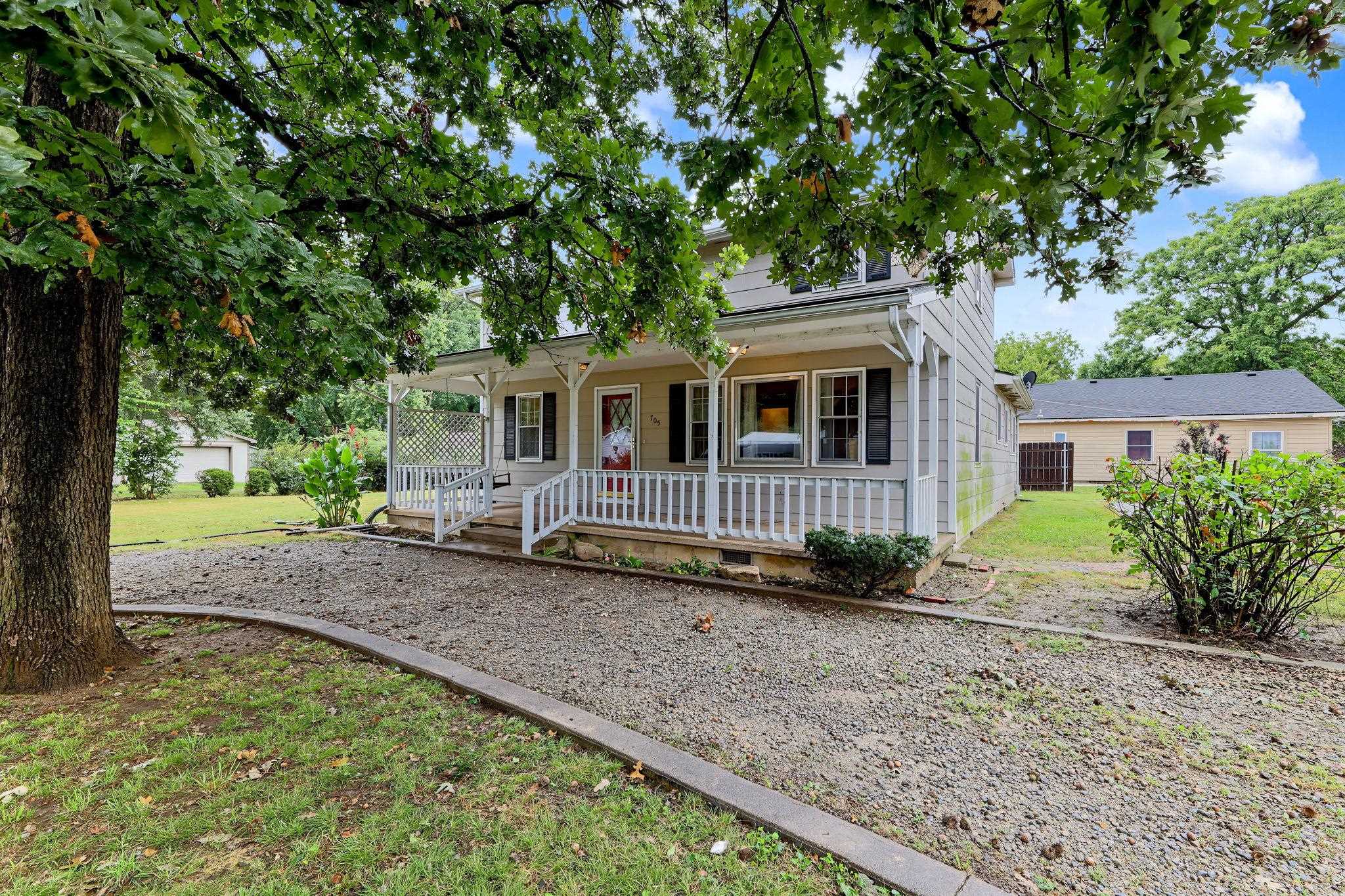 705 S College Property Photo 3