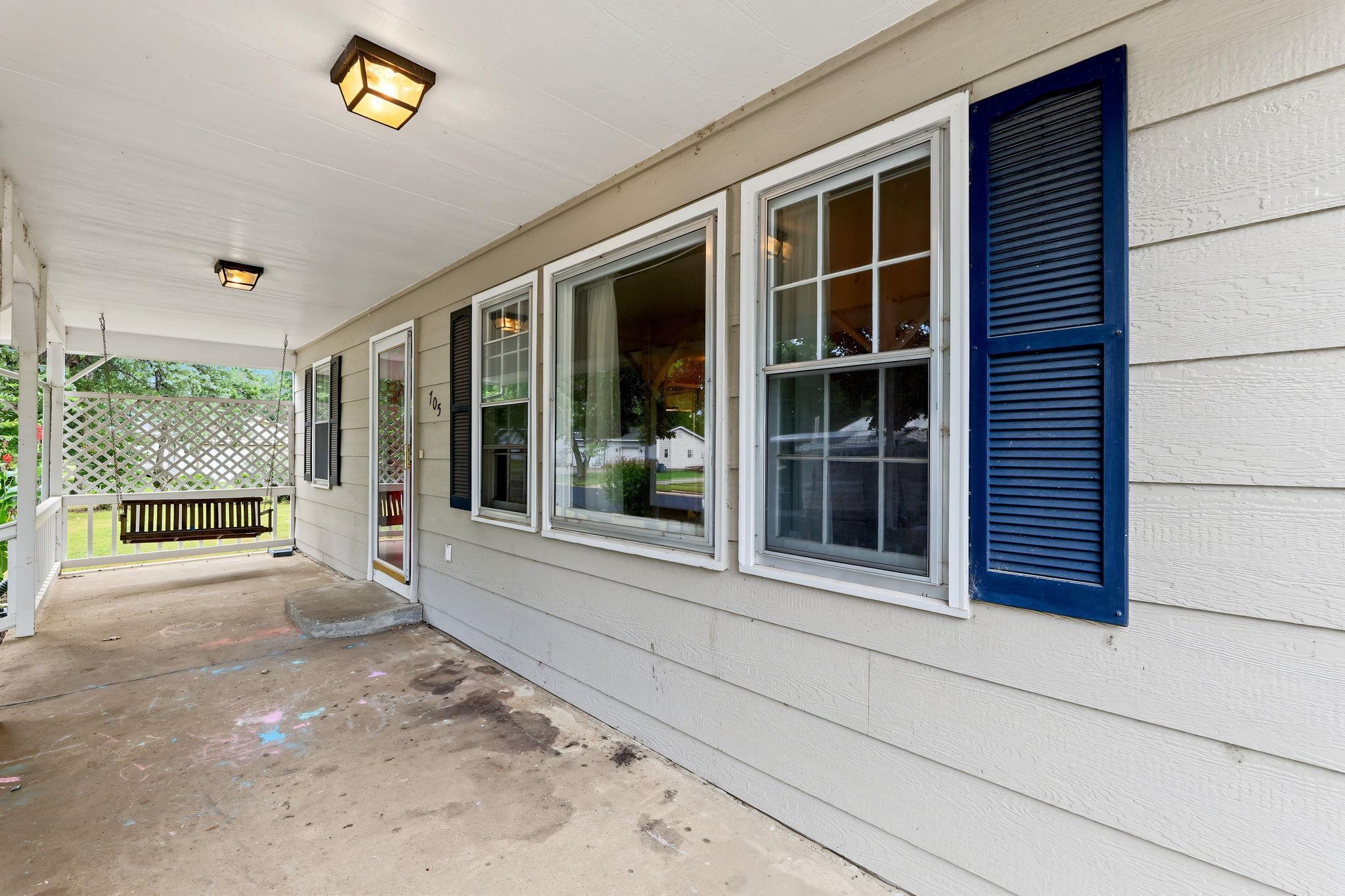 705 S College Property Photo 4