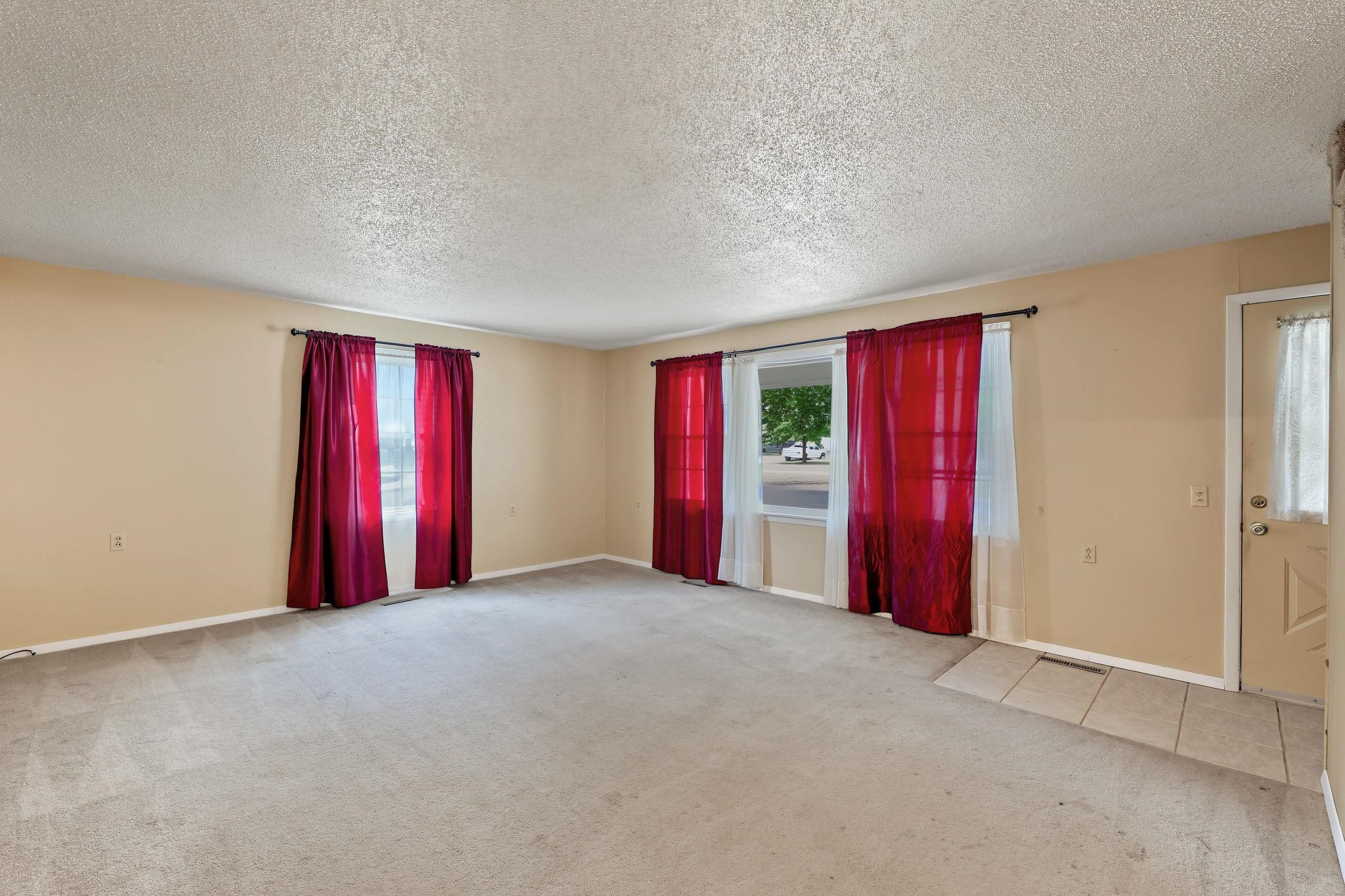 705 S College Property Photo 6