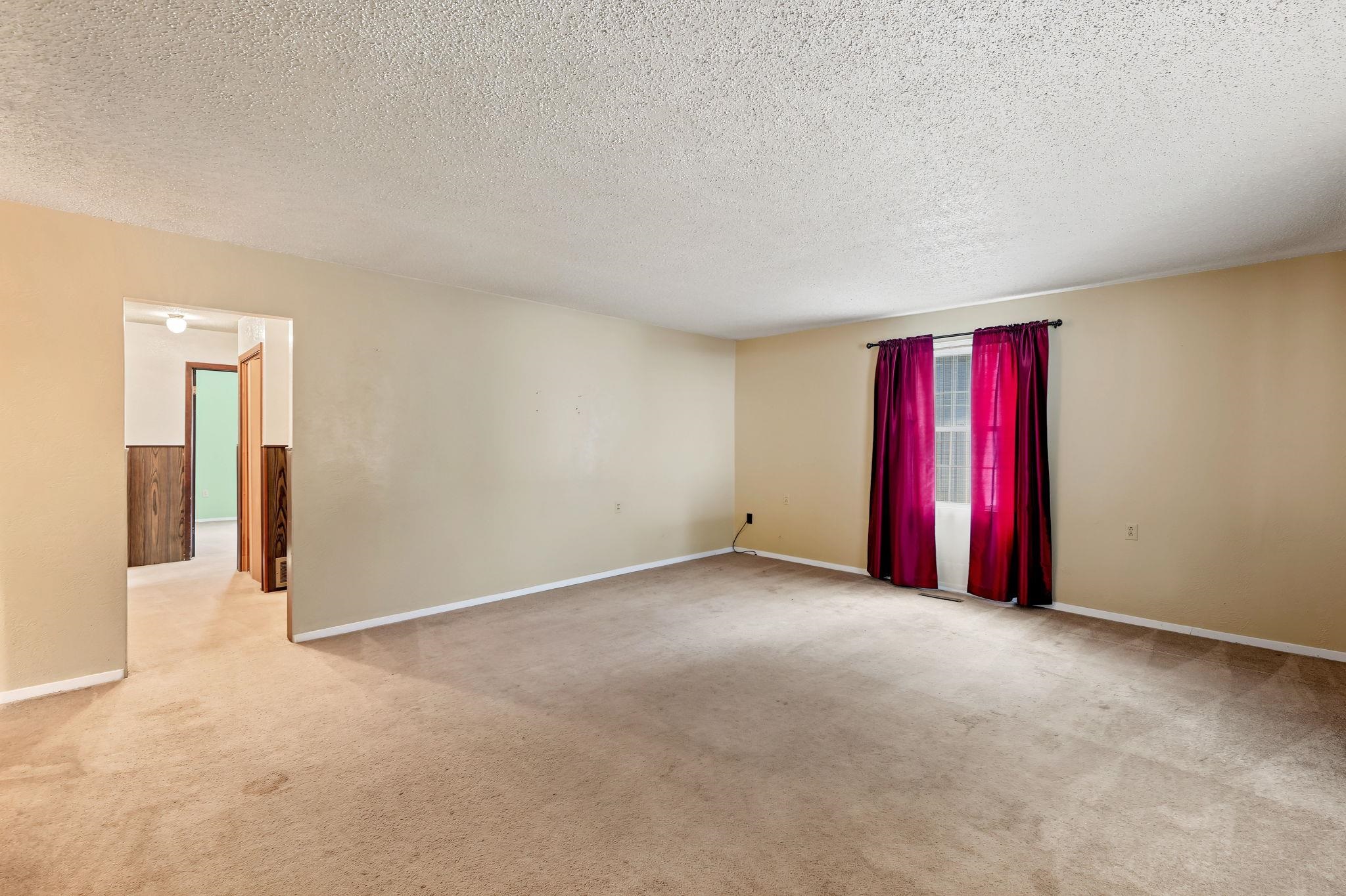 705 S College Property Photo 7