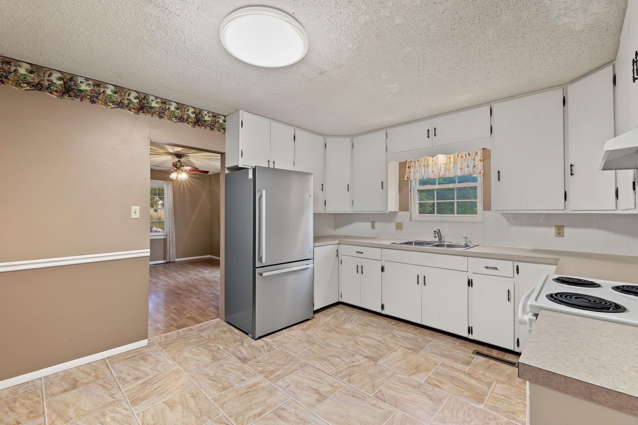 705 S College Property Photo 12