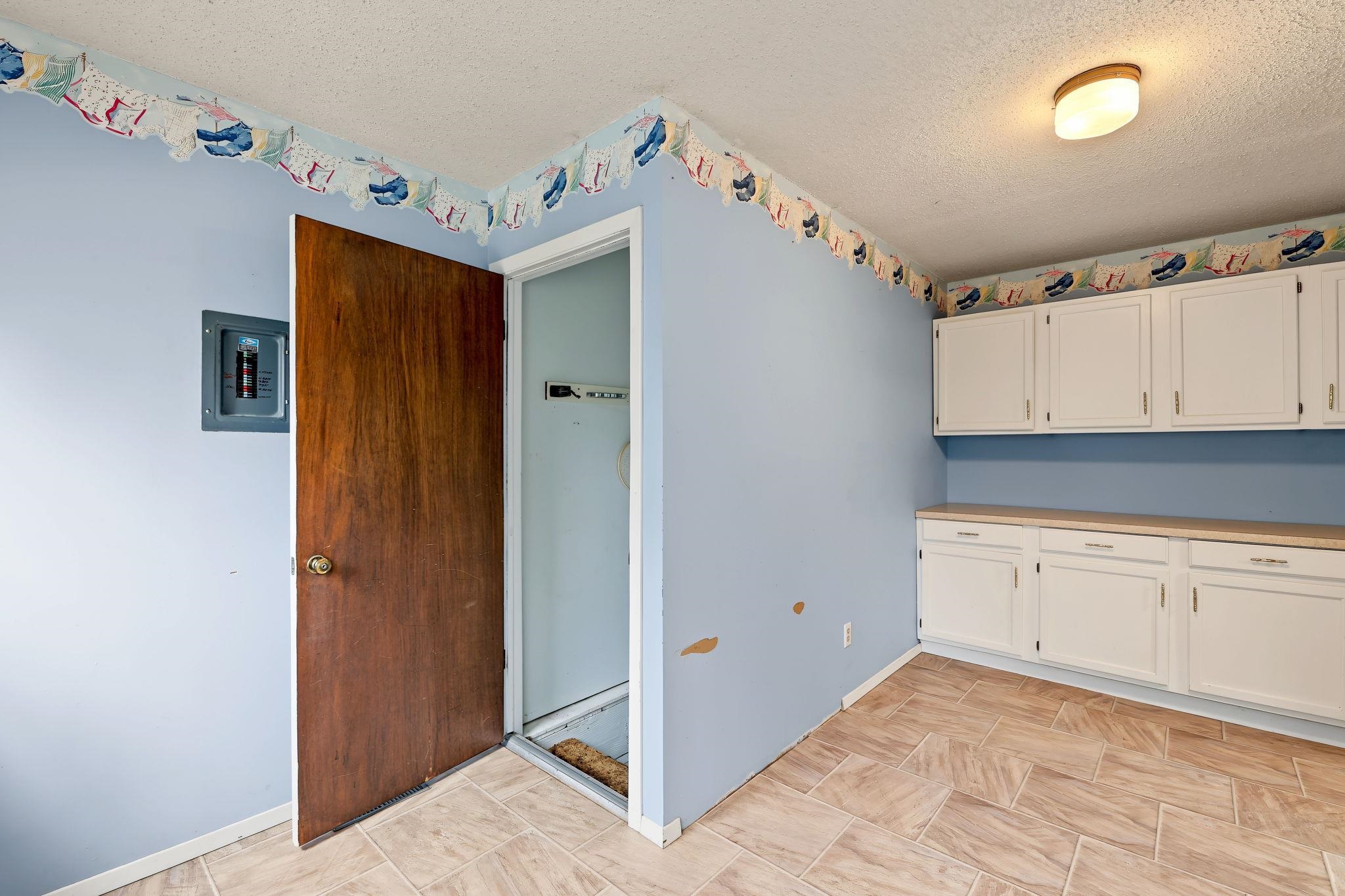 705 S College Property Photo 16