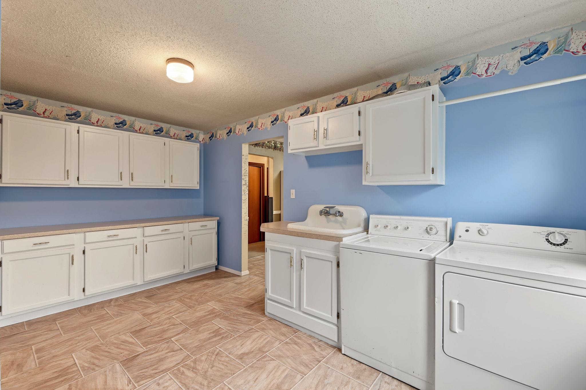705 S College Property Photo 17